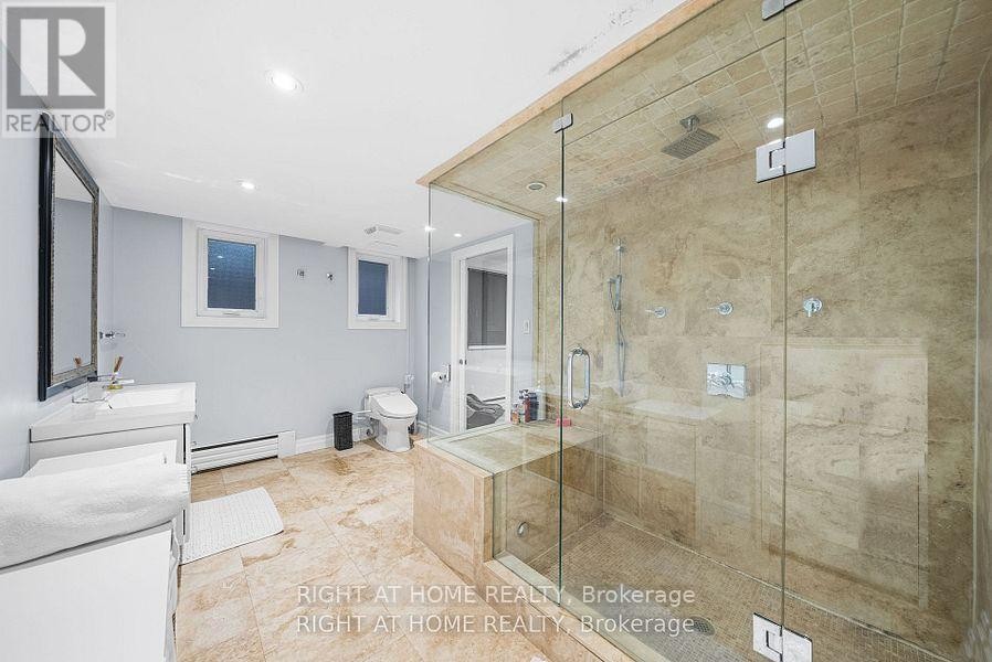 












40 HEATHVIEW AVENUE

,
Toronto (Bayview Village),




Ontario
M2K2C1

