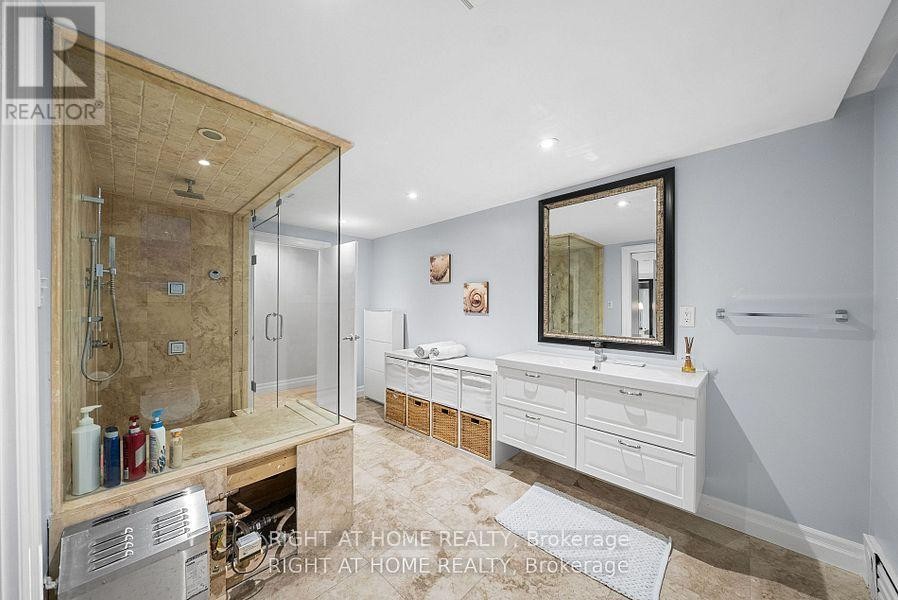 












40 HEATHVIEW AVENUE

,
Toronto (Bayview Village),




Ontario
M2K2C1

