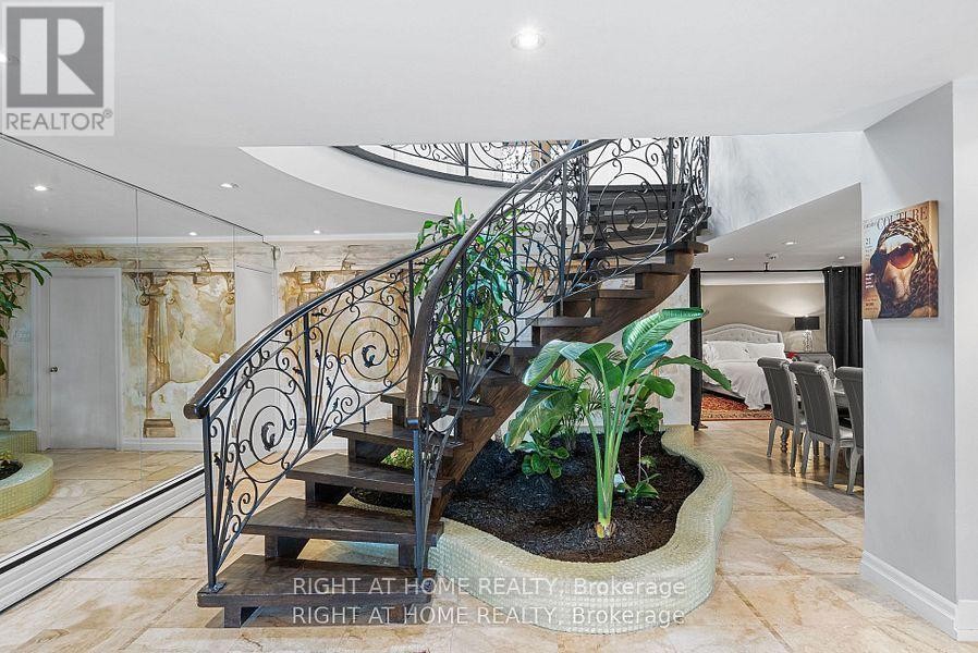 












40 HEATHVIEW AVENUE

,
Toronto (Bayview Village),




Ontario
M2K2C1

