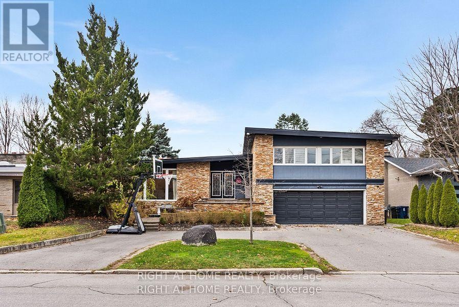 












40 HEATHVIEW AVENUE

,
Toronto (Bayview Village),




Ontario
M2K2C1

