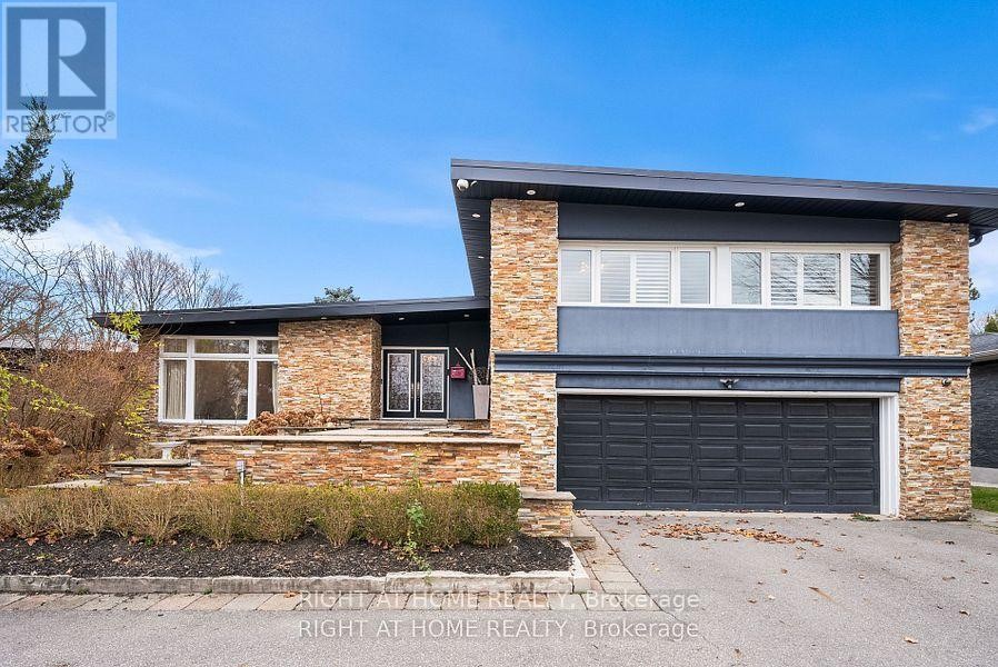 












40 HEATHVIEW AVENUE

,
Toronto (Bayview Village),




Ontario
M2K2C1

