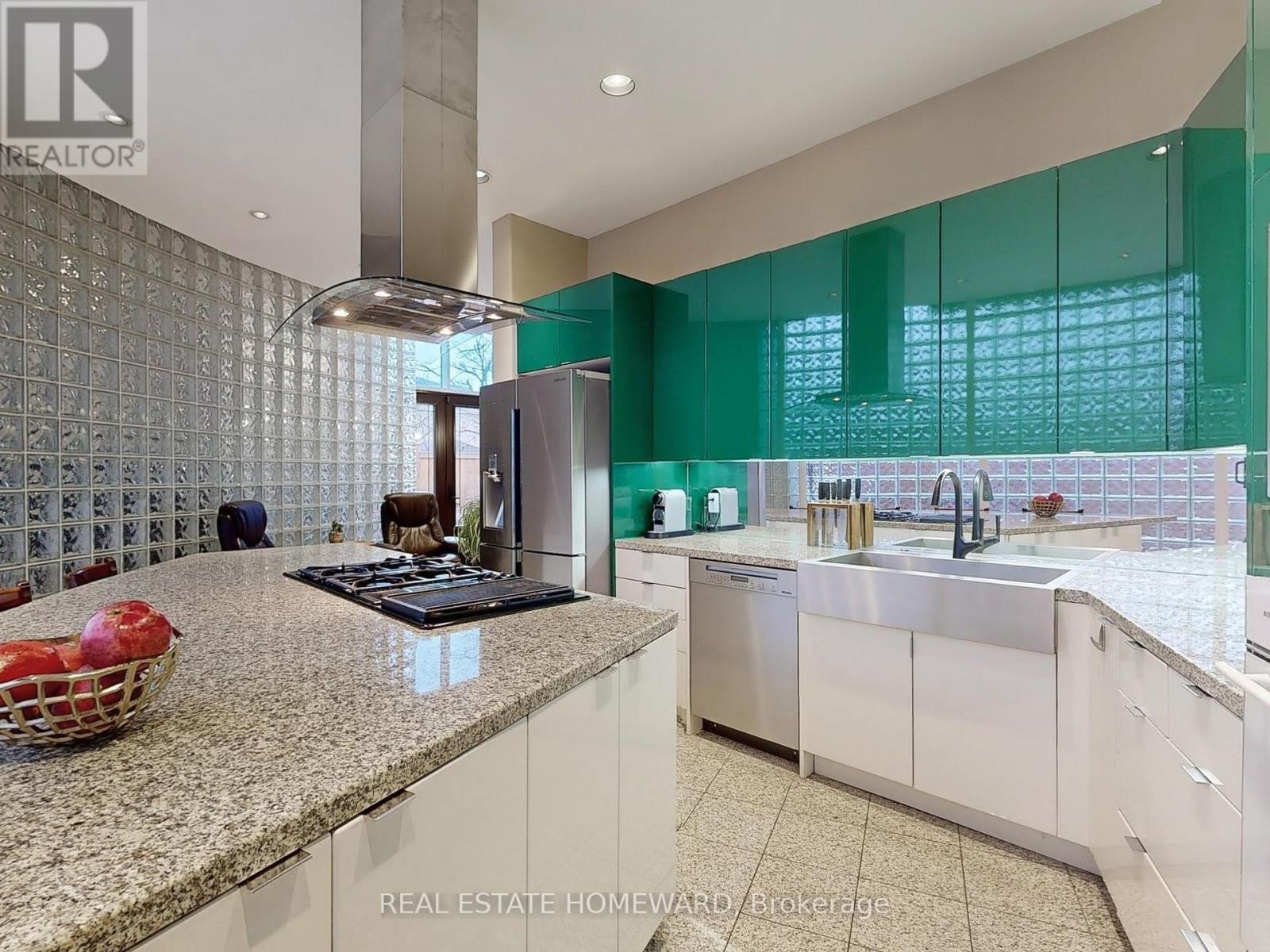 












128 LAURENTIDE DRIVE

,
Toronto (Parkwoods-Donalda),




Ontario
M3A3E5

