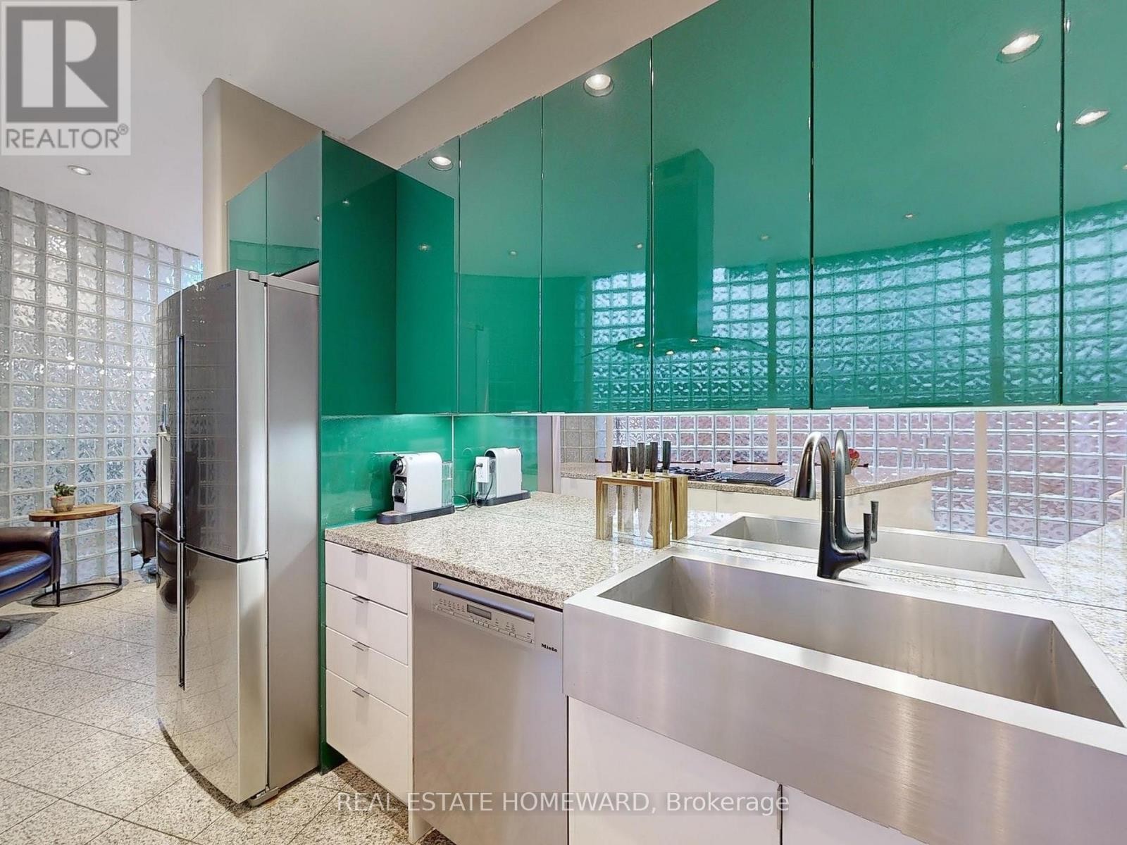 












128 LAURENTIDE DRIVE

,
Toronto (Parkwoods-Donalda),




Ontario
M3A3E5

