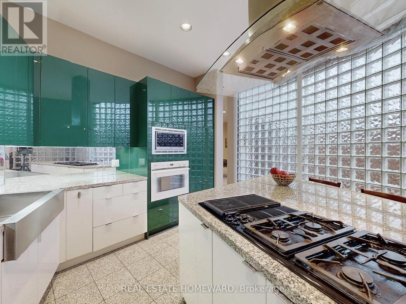 












128 LAURENTIDE DRIVE

,
Toronto (Parkwoods-Donalda),




Ontario
M3A3E5

