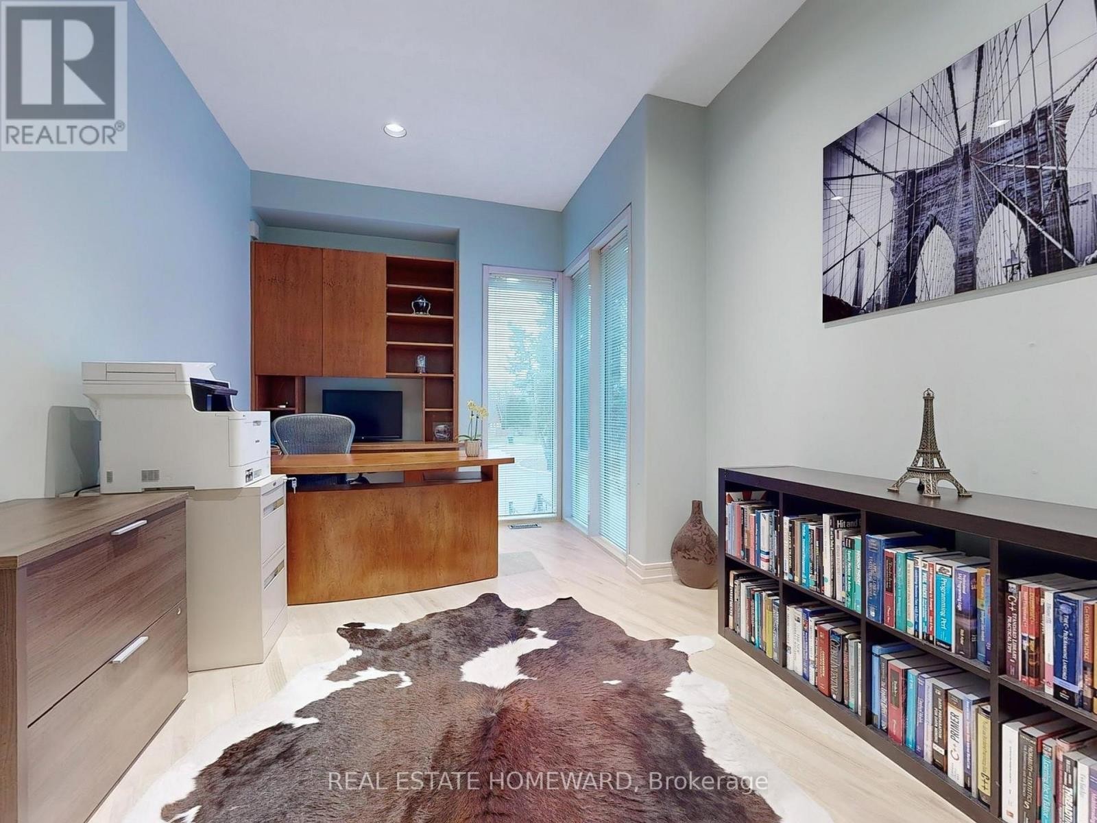 












128 LAURENTIDE DRIVE

,
Toronto (Parkwoods-Donalda),




Ontario
M3A3E5

