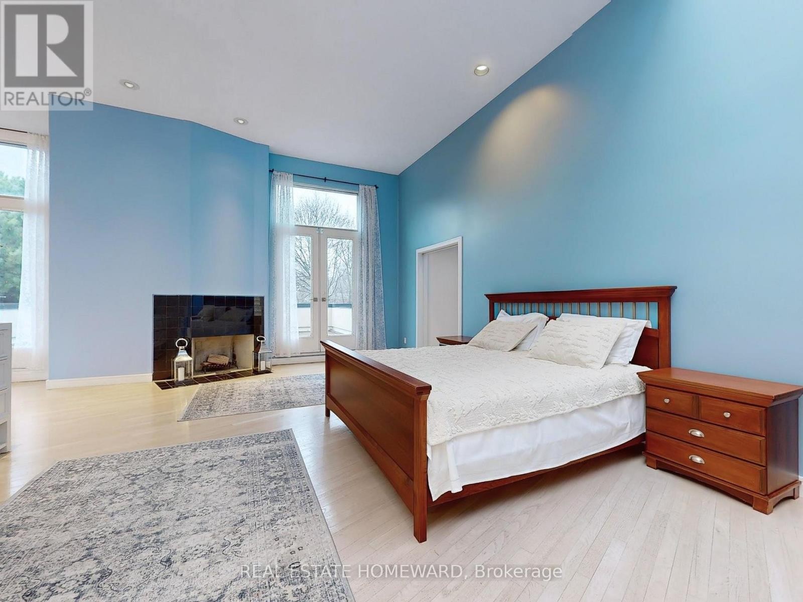 












128 LAURENTIDE DRIVE

,
Toronto (Parkwoods-Donalda),




Ontario
M3A3E5

