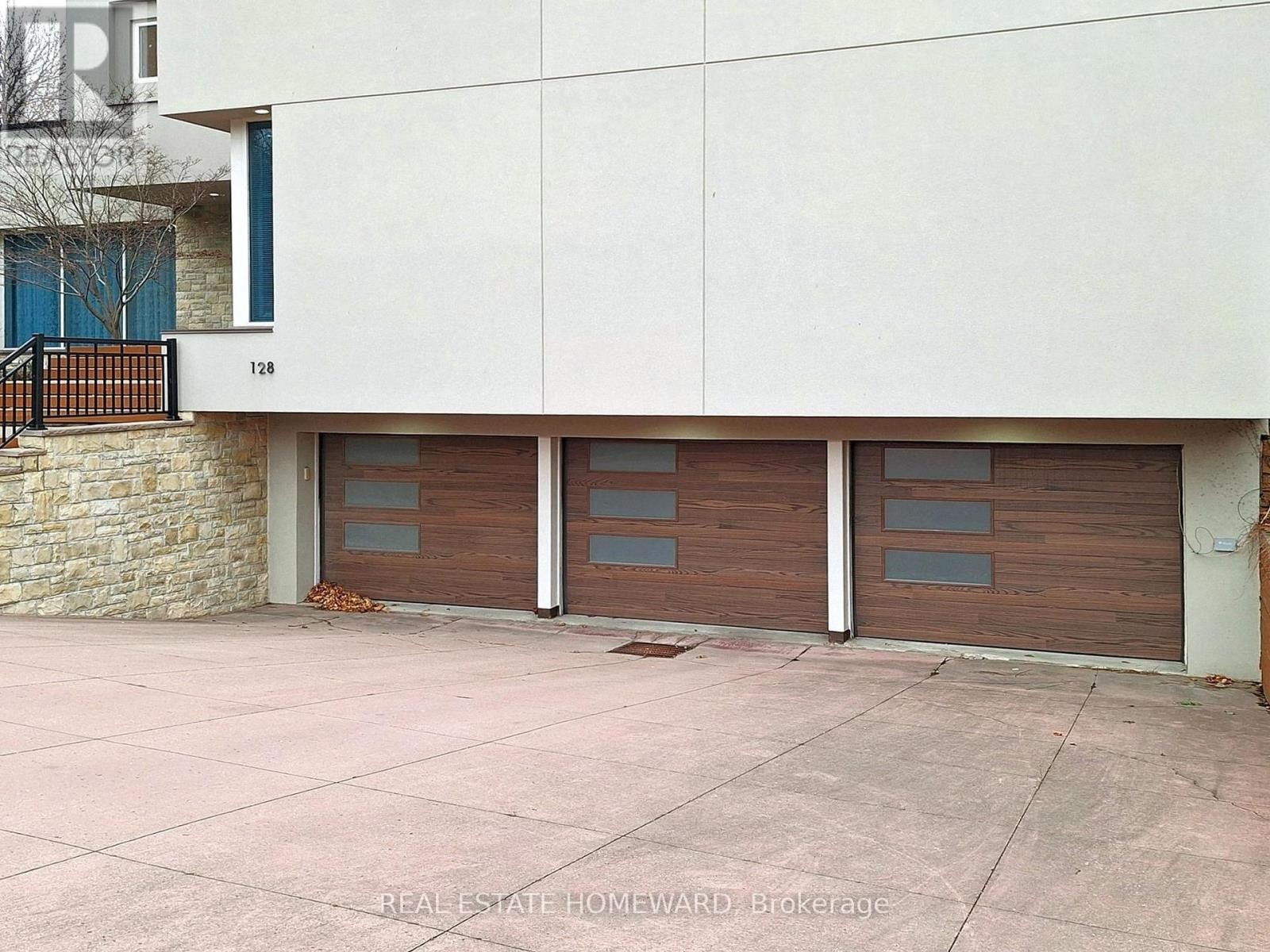 












128 LAURENTIDE DRIVE

,
Toronto (Parkwoods-Donalda),




Ontario
M3A3E5

