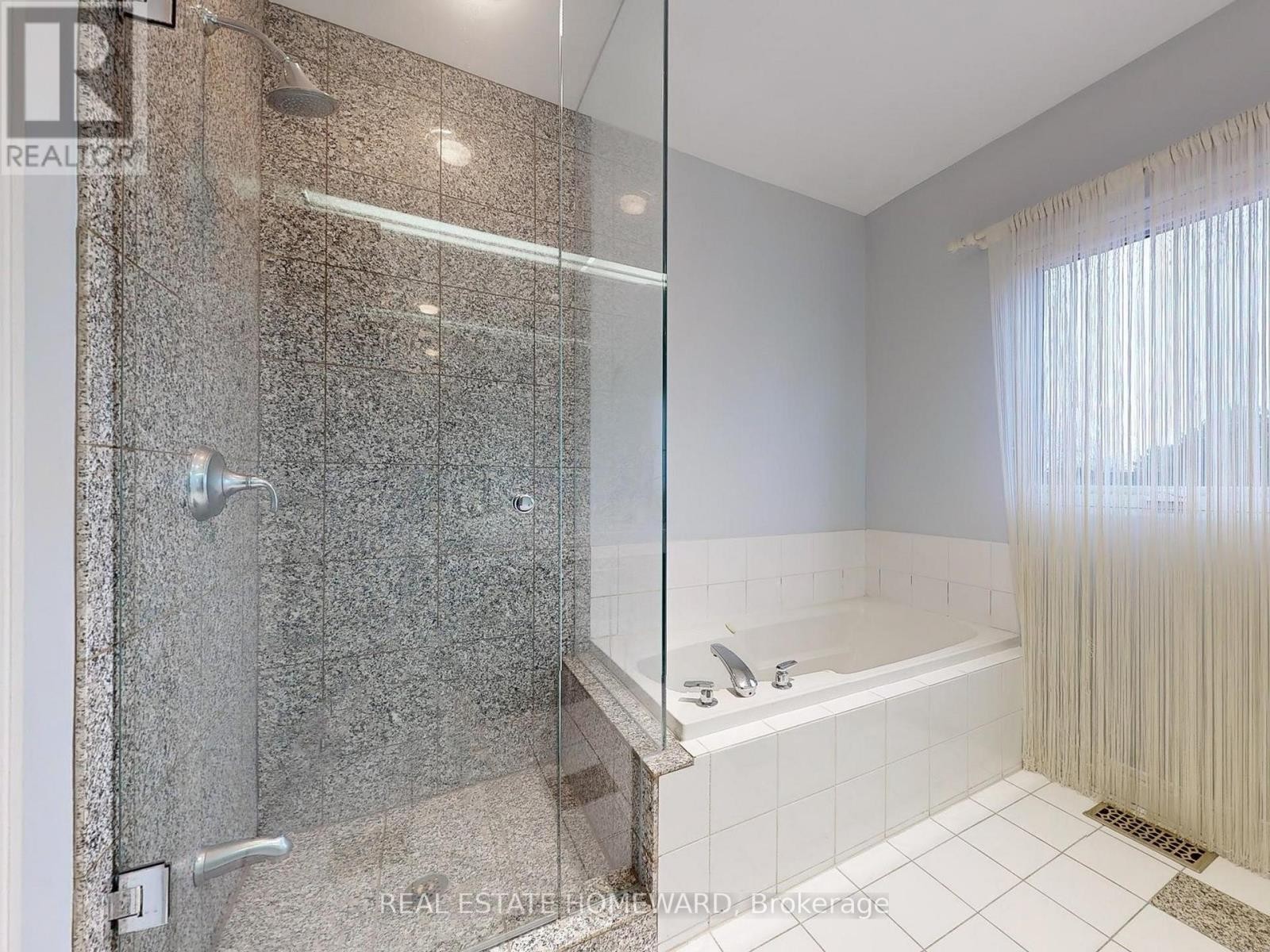 












128 LAURENTIDE DRIVE

,
Toronto (Parkwoods-Donalda),




Ontario
M3A3E5

