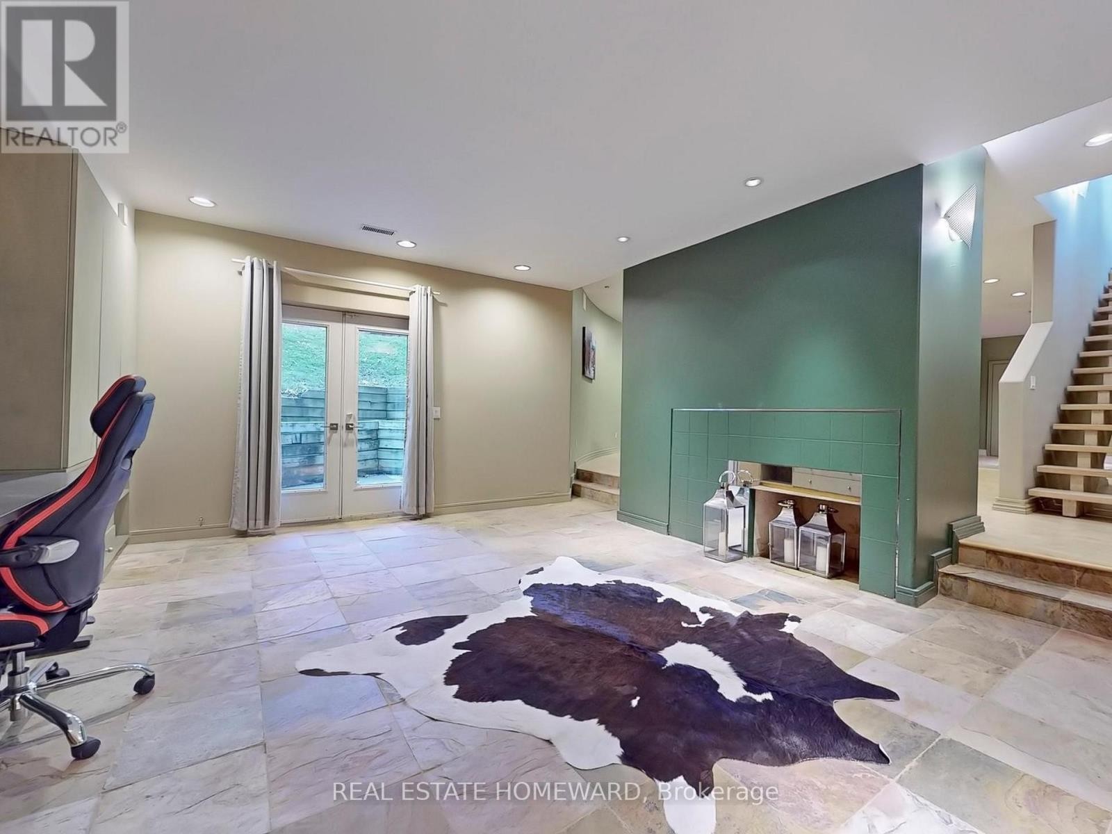 












128 LAURENTIDE DRIVE

,
Toronto (Parkwoods-Donalda),




Ontario
M3A3E5

