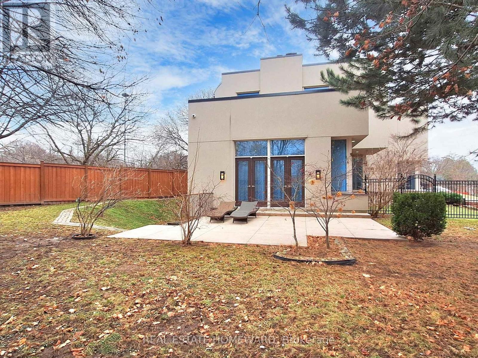 












128 LAURENTIDE DRIVE

,
Toronto (Parkwoods-Donalda),




Ontario
M3A3E5

