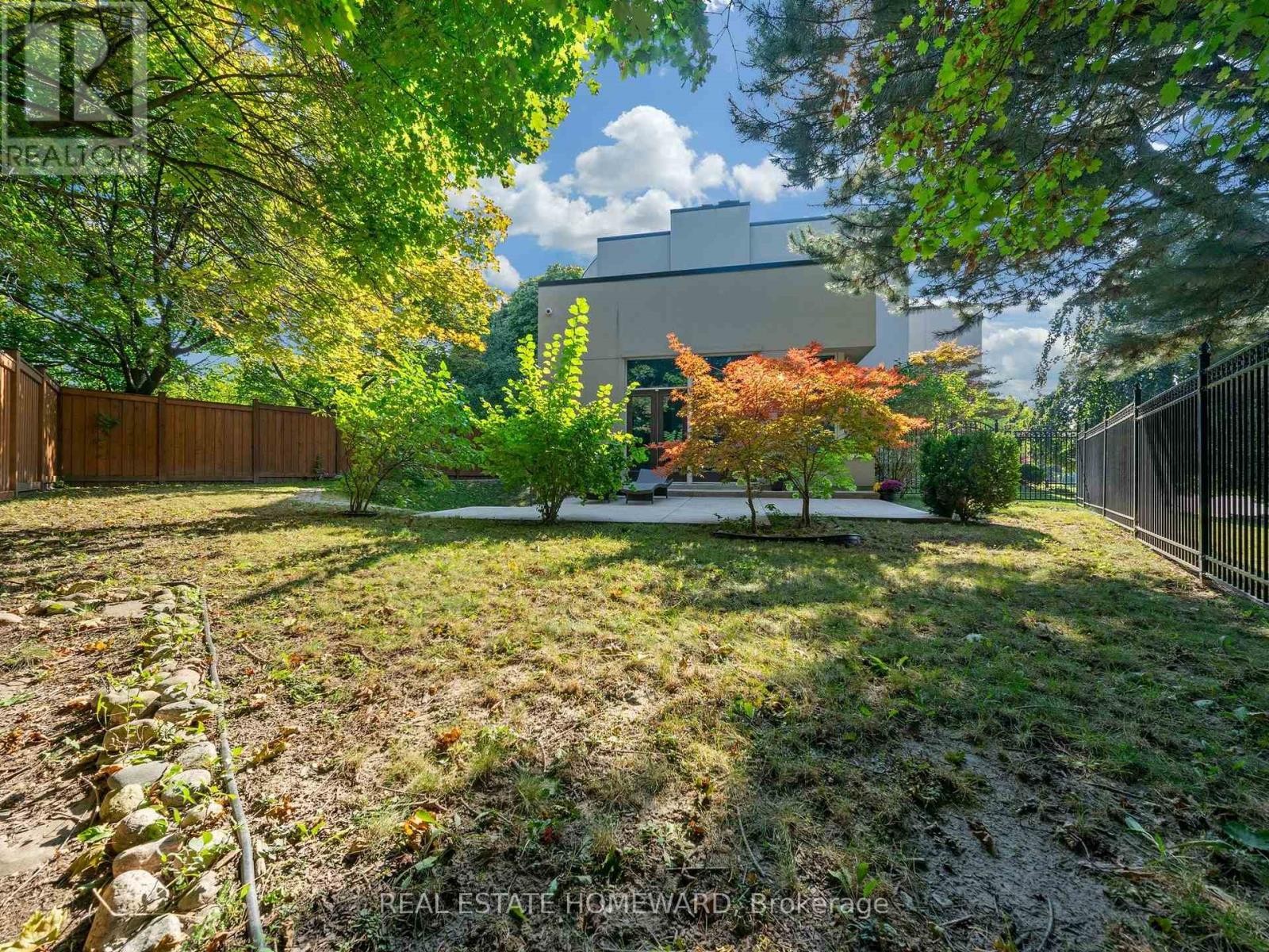 












128 LAURENTIDE DRIVE

,
Toronto (Parkwoods-Donalda),




Ontario
M3A3E5

