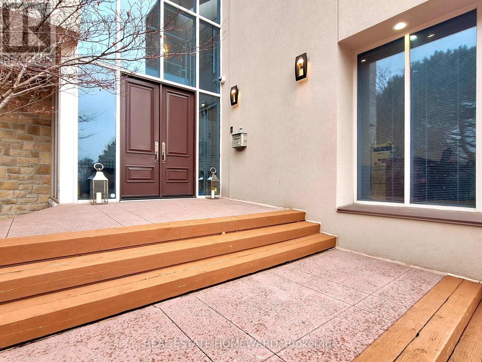 












128 LAURENTIDE DRIVE

,
Toronto (Parkwoods-Donalda),




Ontario
M3A3E5

