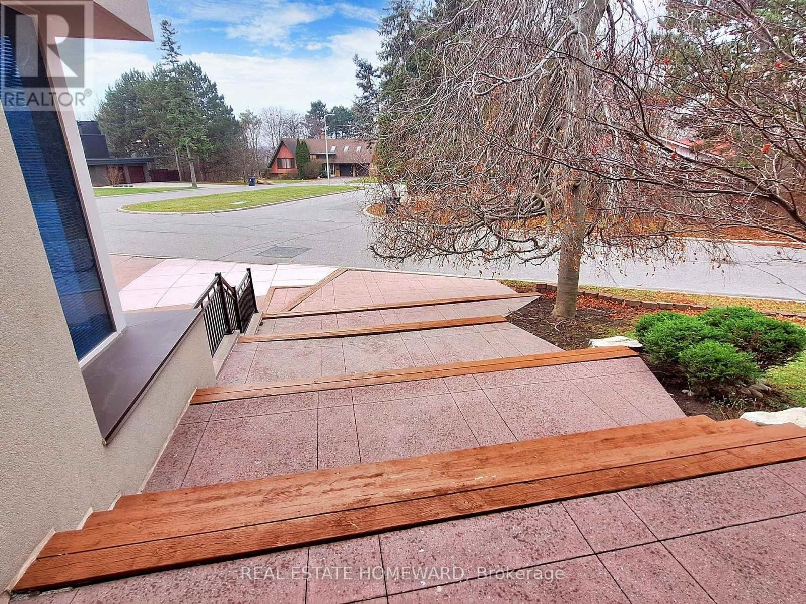 












128 LAURENTIDE DRIVE

,
Toronto (Parkwoods-Donalda),




Ontario
M3A3E5

