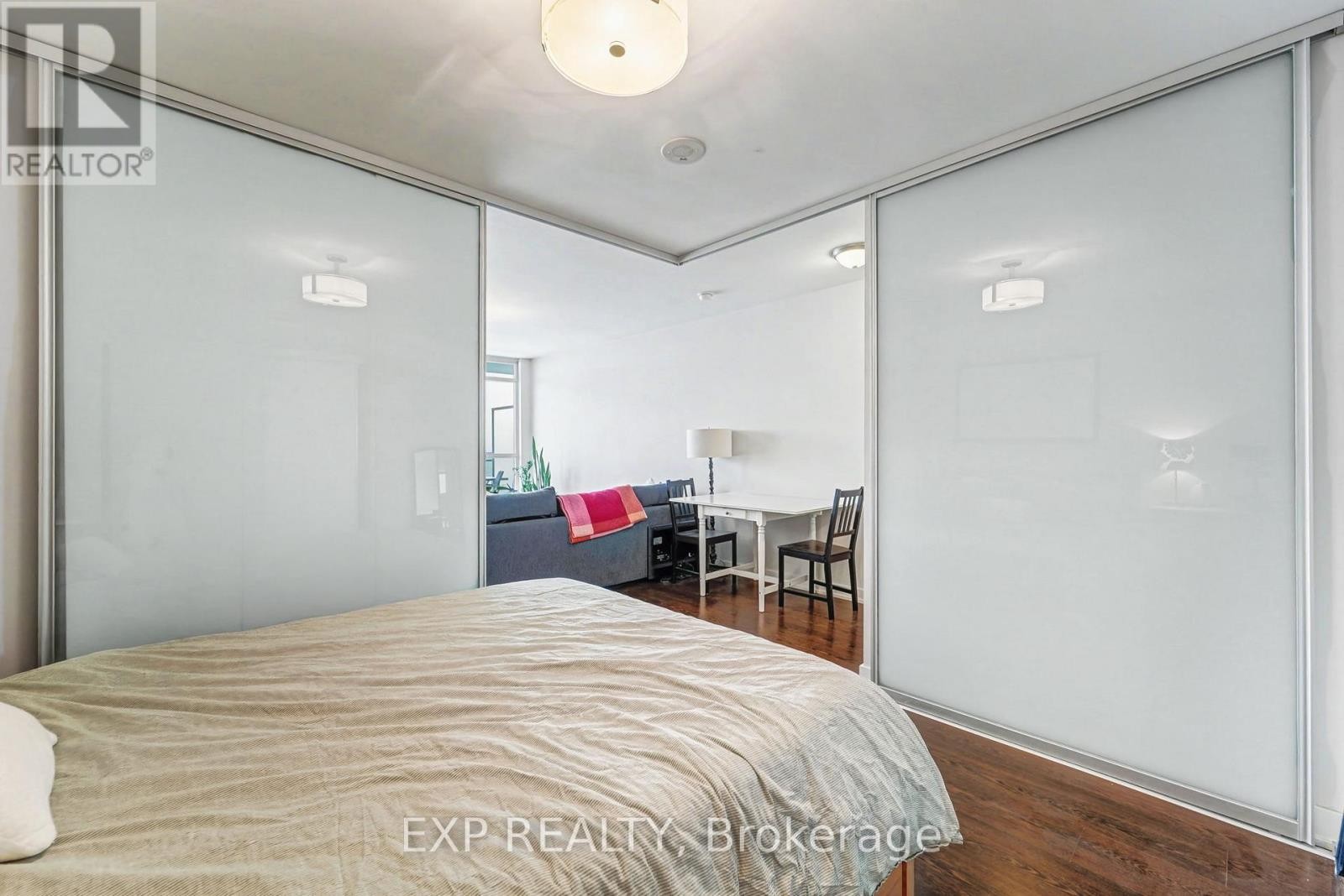 












1512 - 78 TECUMSETH STREET

,
Toronto (Niagara),




Ontario
M5V0A9

