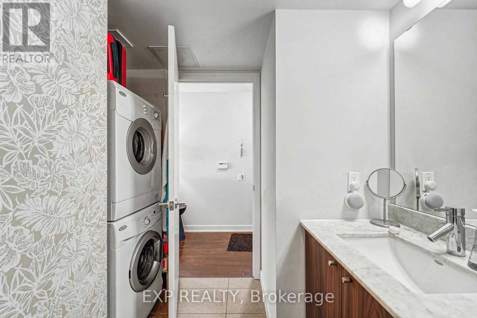 












1512 - 78 TECUMSETH STREET

,
Toronto (Niagara),




Ontario
M5V0A9

