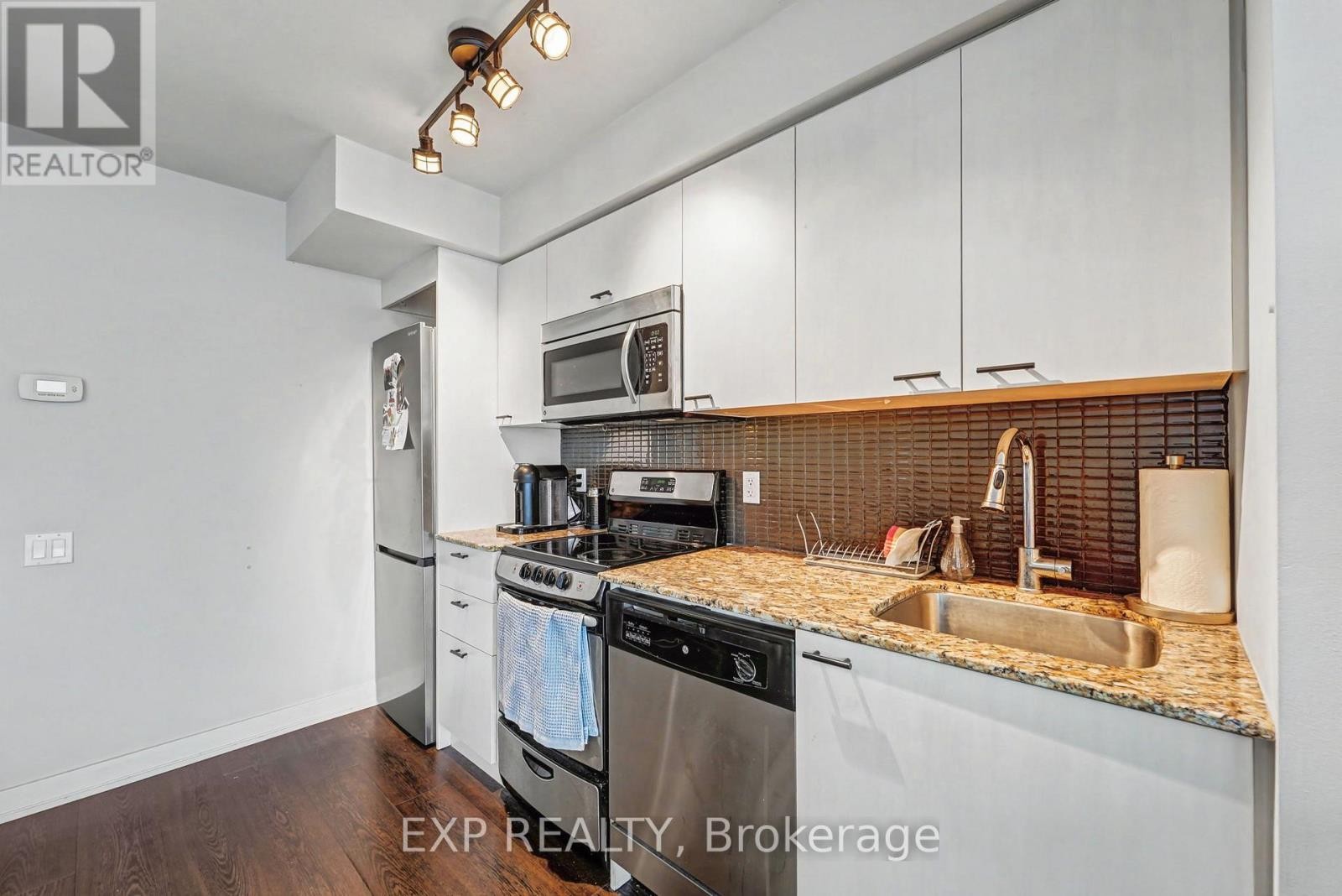 












1512 - 78 TECUMSETH STREET

,
Toronto (Niagara),




Ontario
M5V0A9

