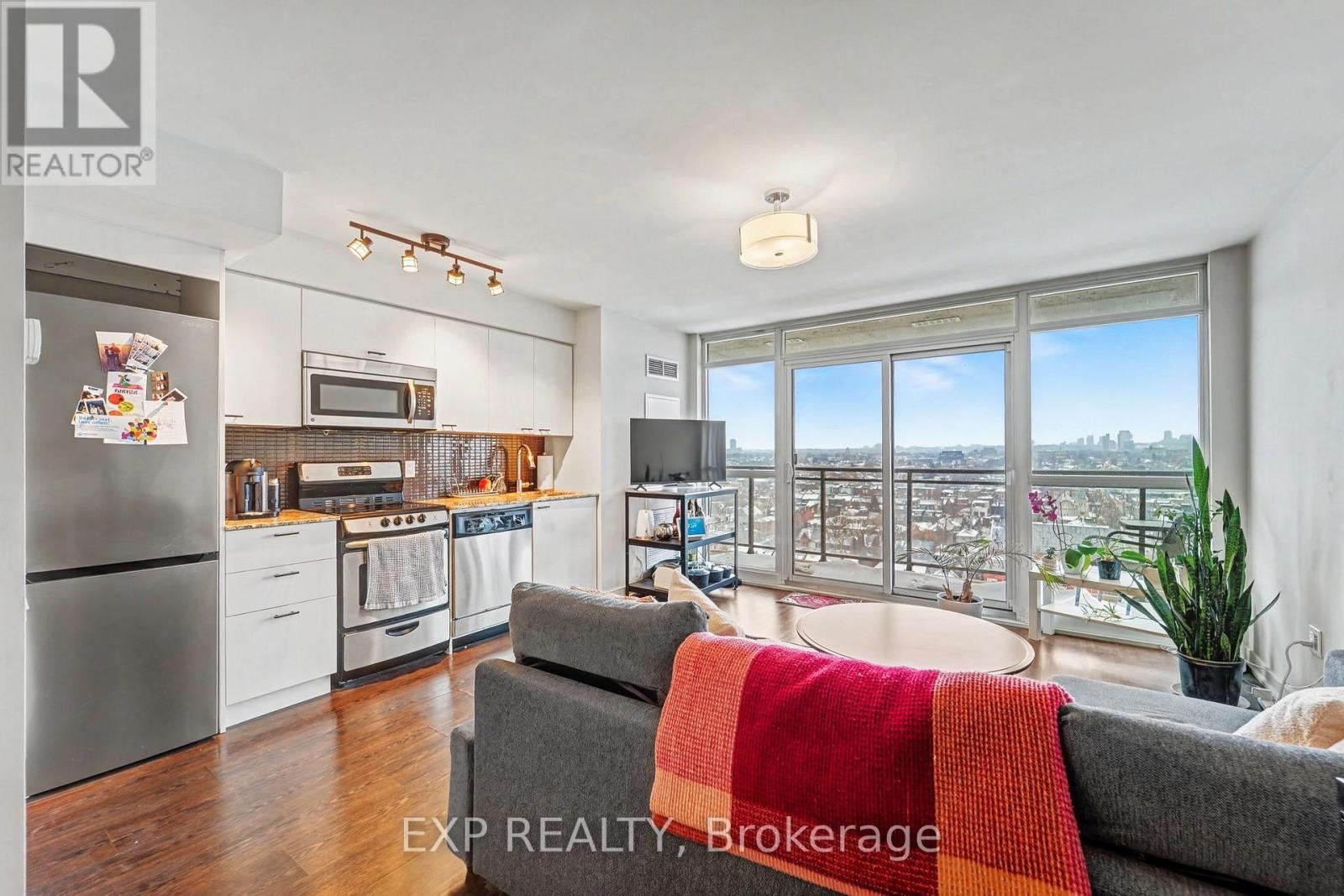 












1512 - 78 TECUMSETH STREET

,
Toronto (Niagara),




Ontario
M5V0A9

