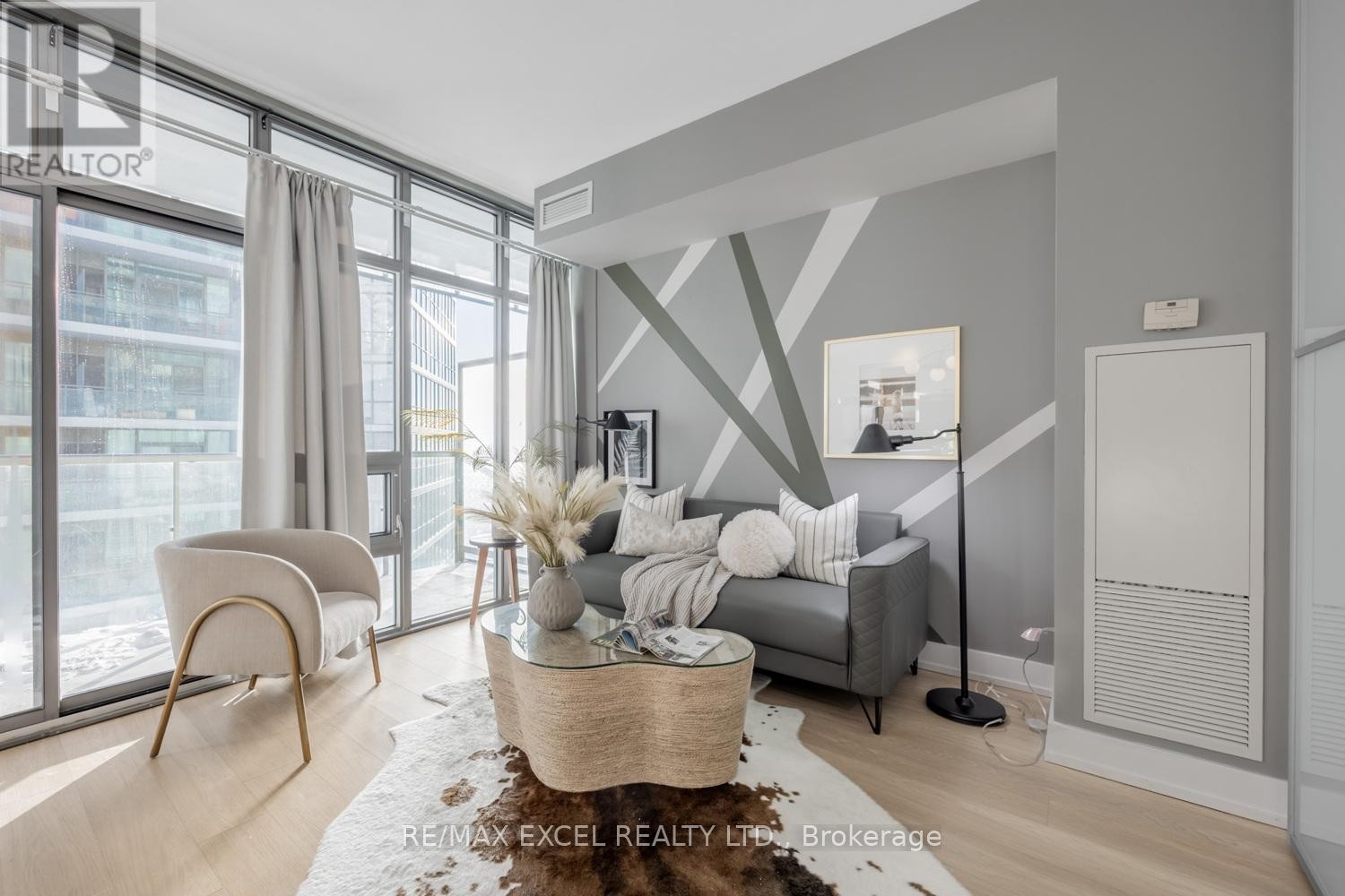 












3709 - 33 CHARLES STREET E

,
Toronto (Church-Yonge Corridor),




Ontario
M4Y1R9

