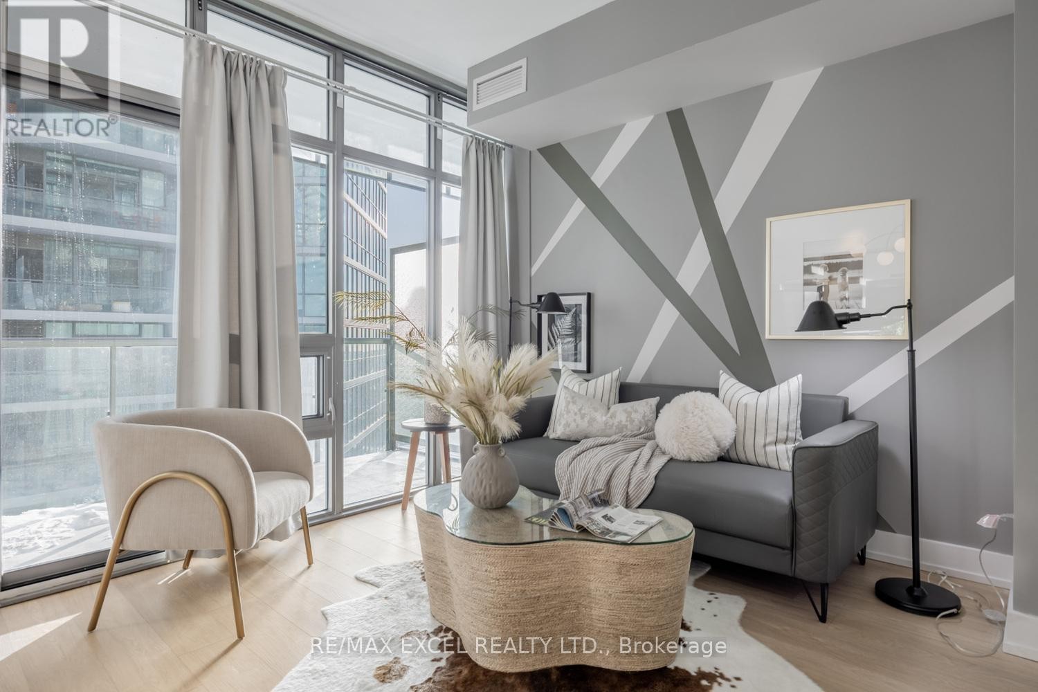 












3709 - 33 CHARLES STREET E

,
Toronto (Church-Yonge Corridor),




Ontario
M4Y1R9

