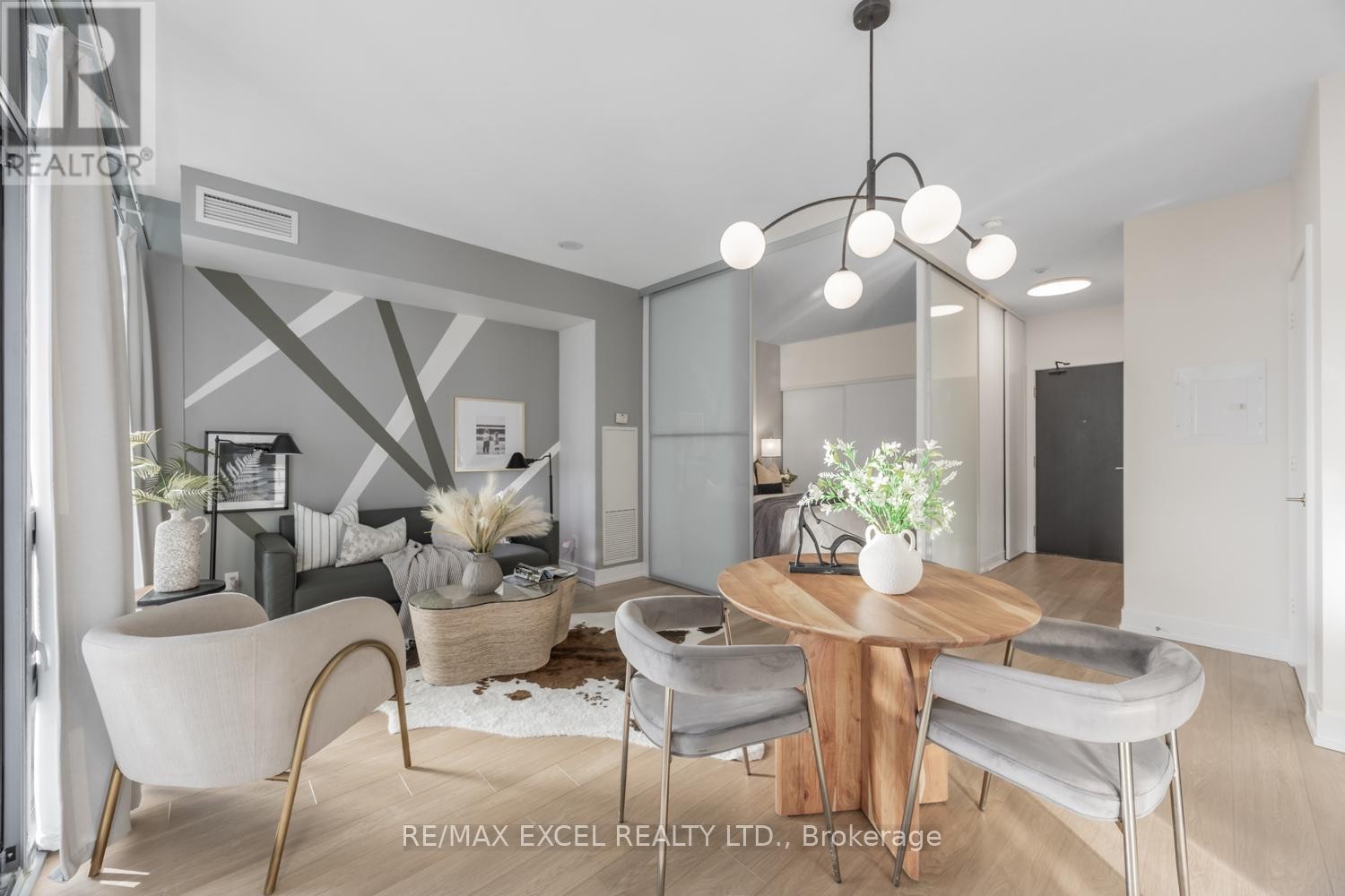 












3709 - 33 CHARLES STREET E

,
Toronto (Church-Yonge Corridor),




Ontario
M4Y1R9

