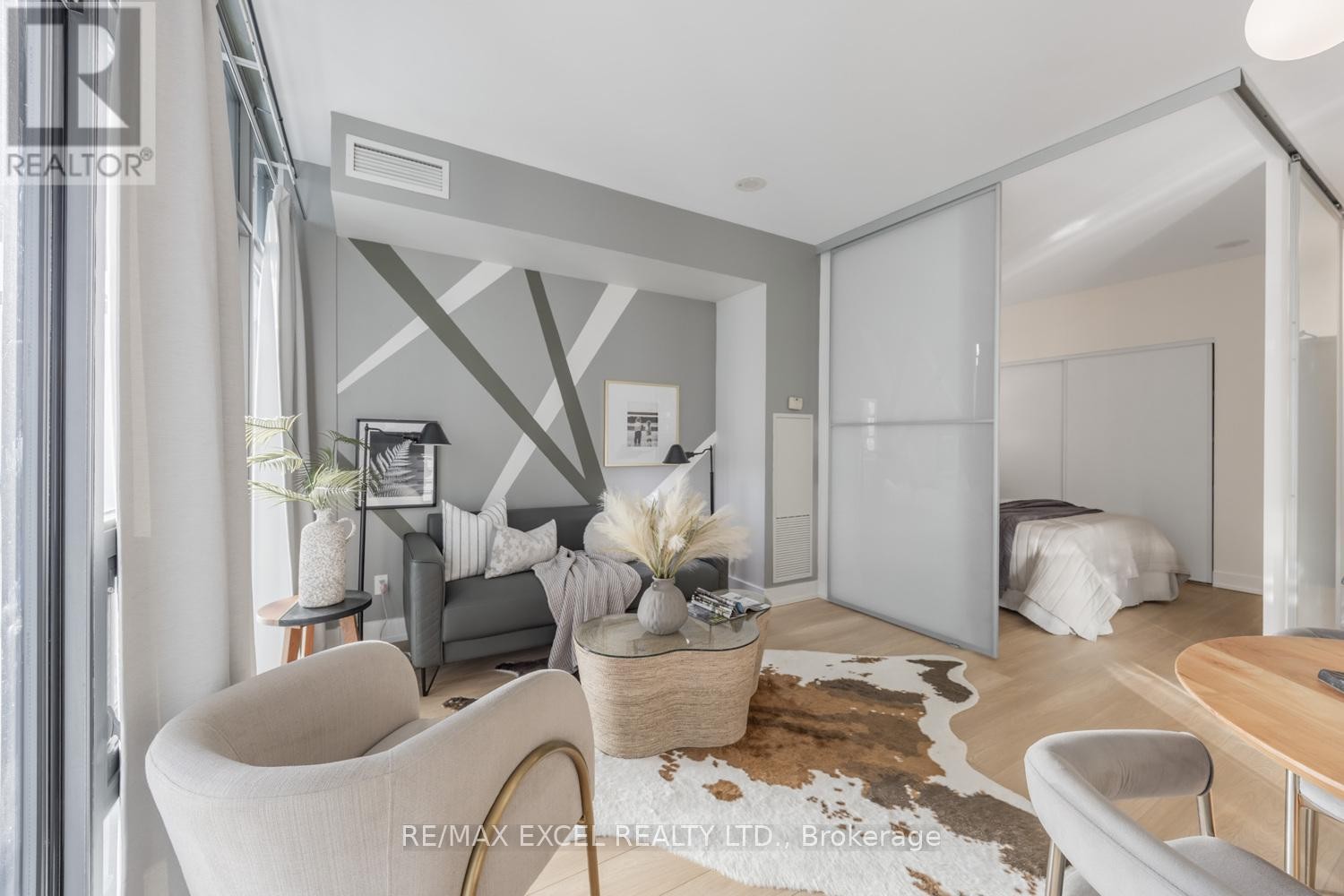 












3709 - 33 CHARLES STREET E

,
Toronto (Church-Yonge Corridor),




Ontario
M4Y1R9

