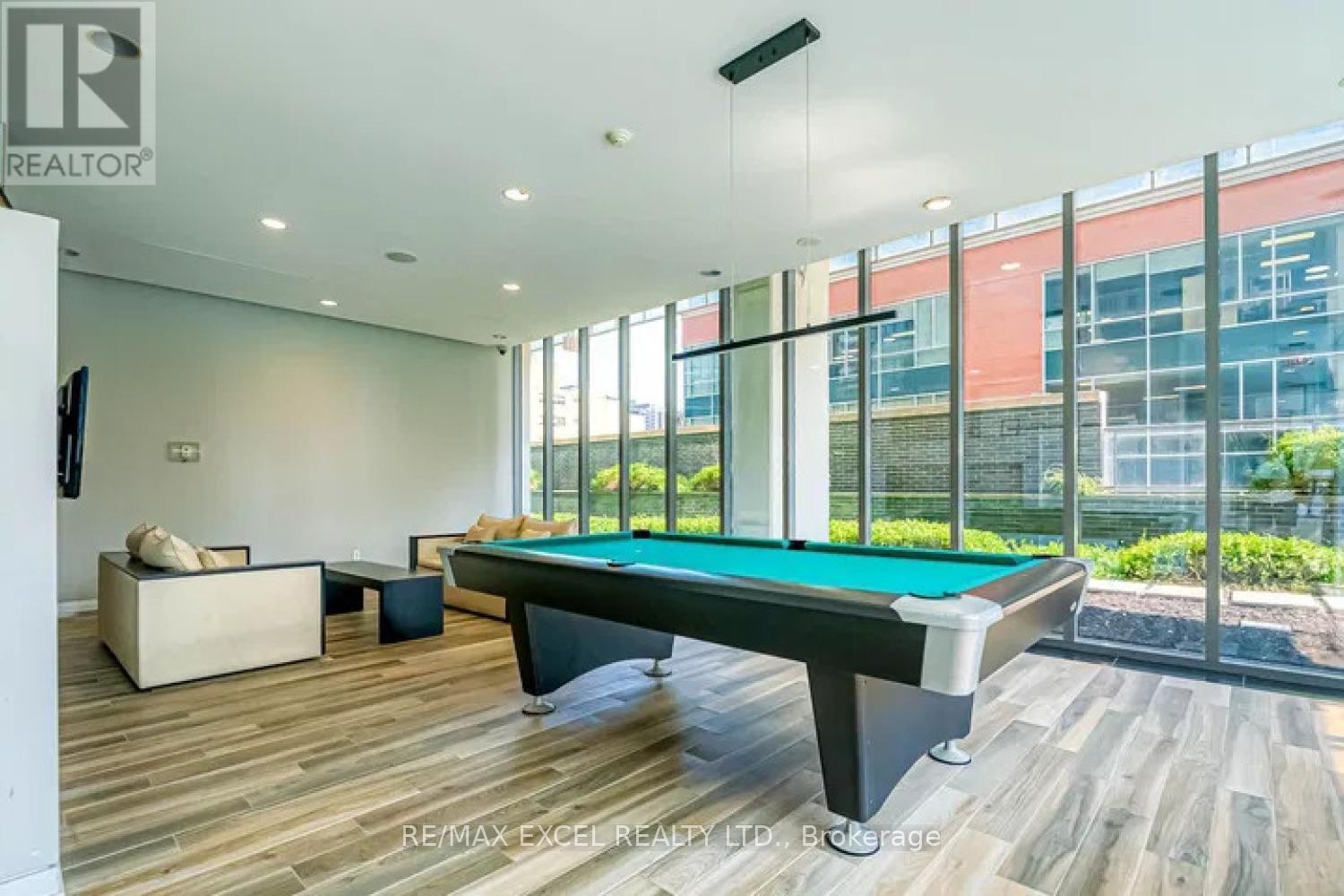 












3709 - 33 CHARLES STREET E

,
Toronto (Church-Yonge Corridor),




Ontario
M4Y1R9

