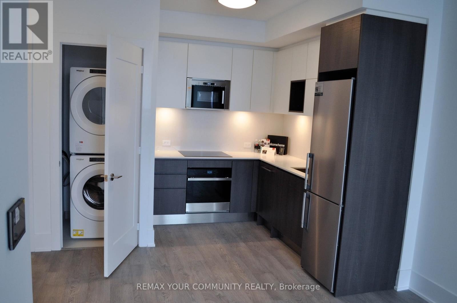 












812 - 118 MERCHANTS' WHARF

,
Toronto (Waterfront Communities),




Ontario
M5A0L3

