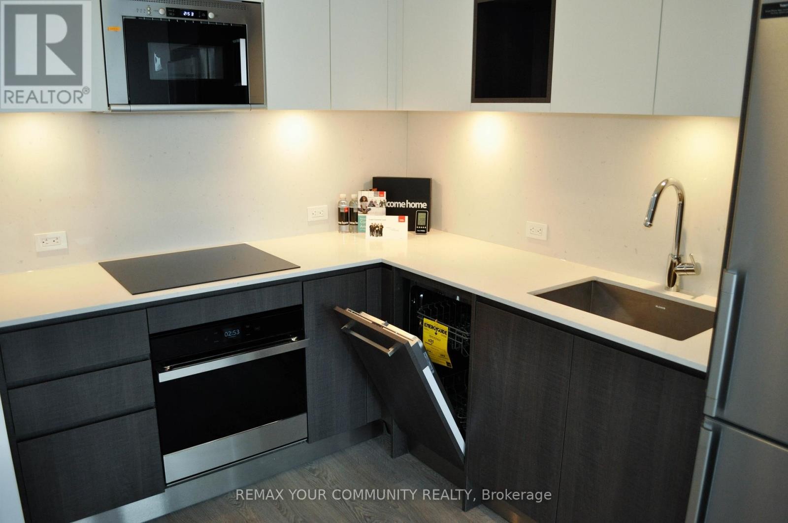 












812 - 118 MERCHANTS' WHARF

,
Toronto (Waterfront Communities),




Ontario
M5A0L3

