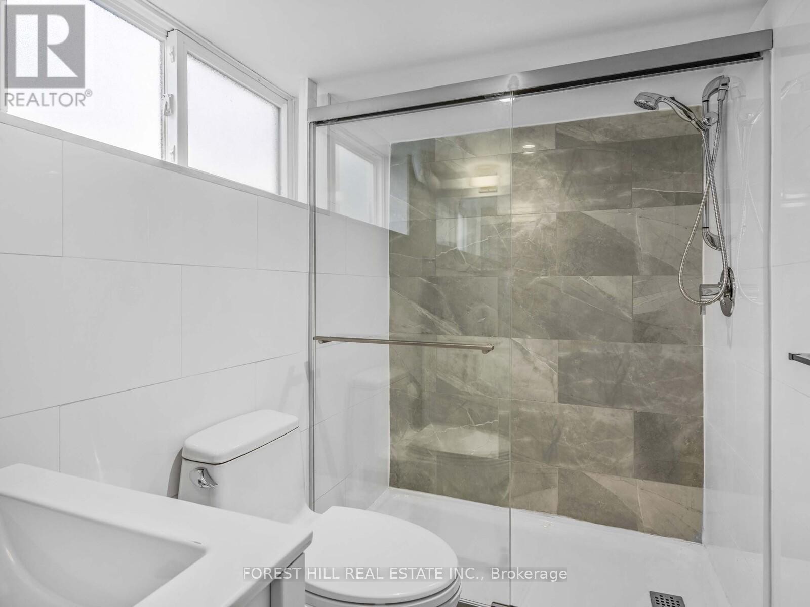 












183 WYCHWOOD AVENUE

,
Toronto (Humewood-Cedarvale),




Ontario
M6C2T4

