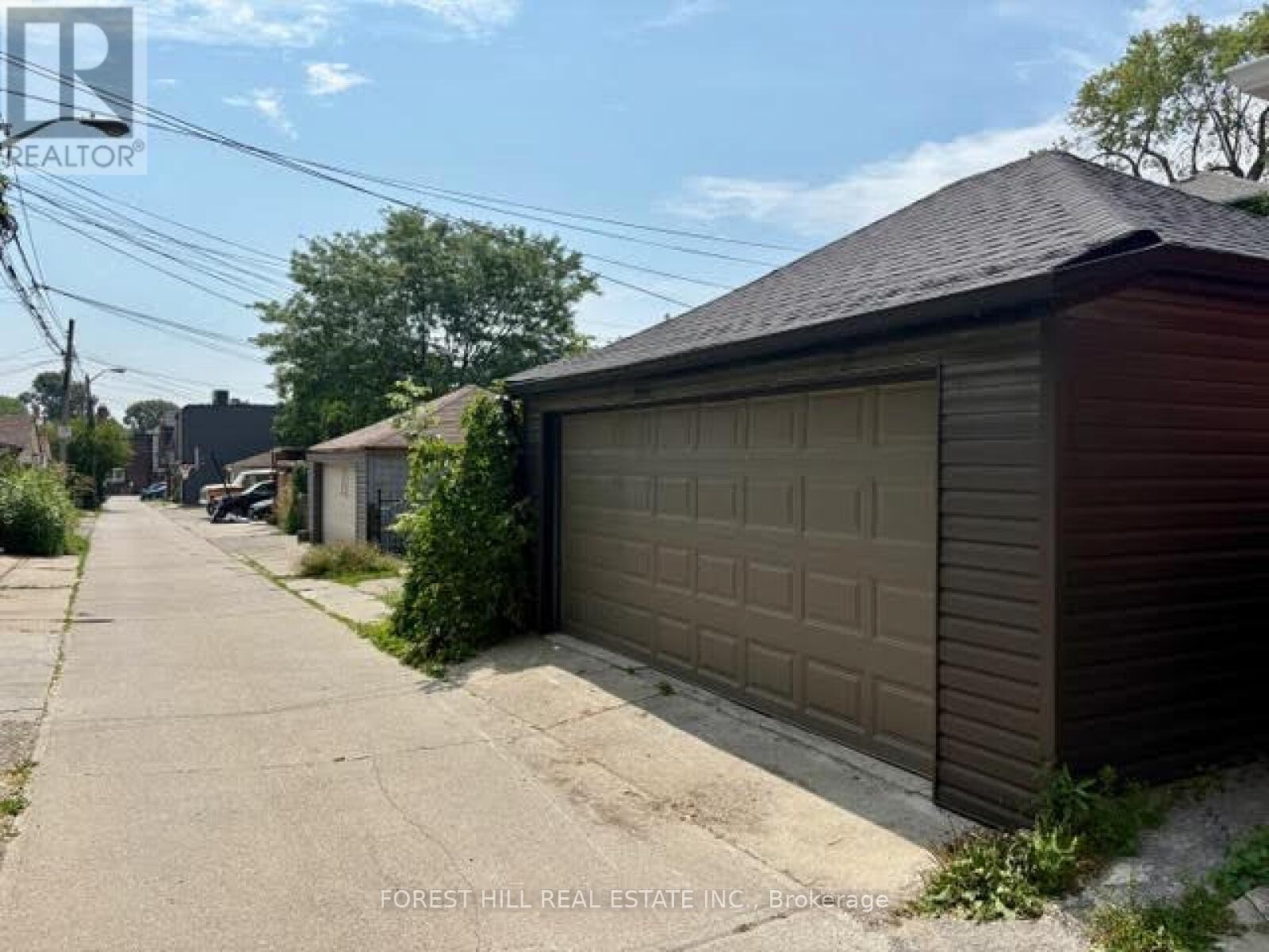 












183 WYCHWOOD AVENUE

,
Toronto (Humewood-Cedarvale),




Ontario
M6C2T4

