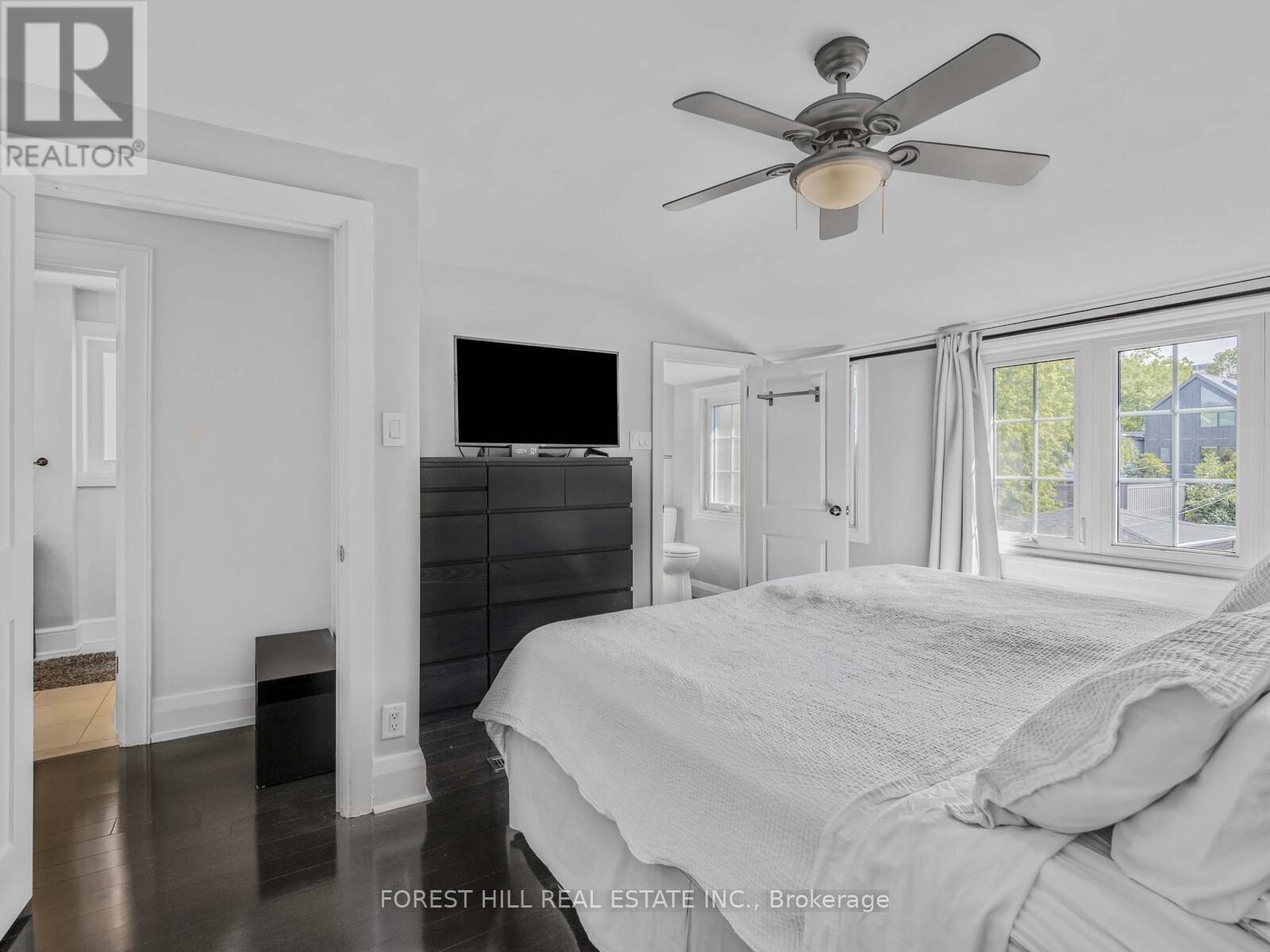 












183 WYCHWOOD AVENUE

,
Toronto (Humewood-Cedarvale),




Ontario
M6C2T4

