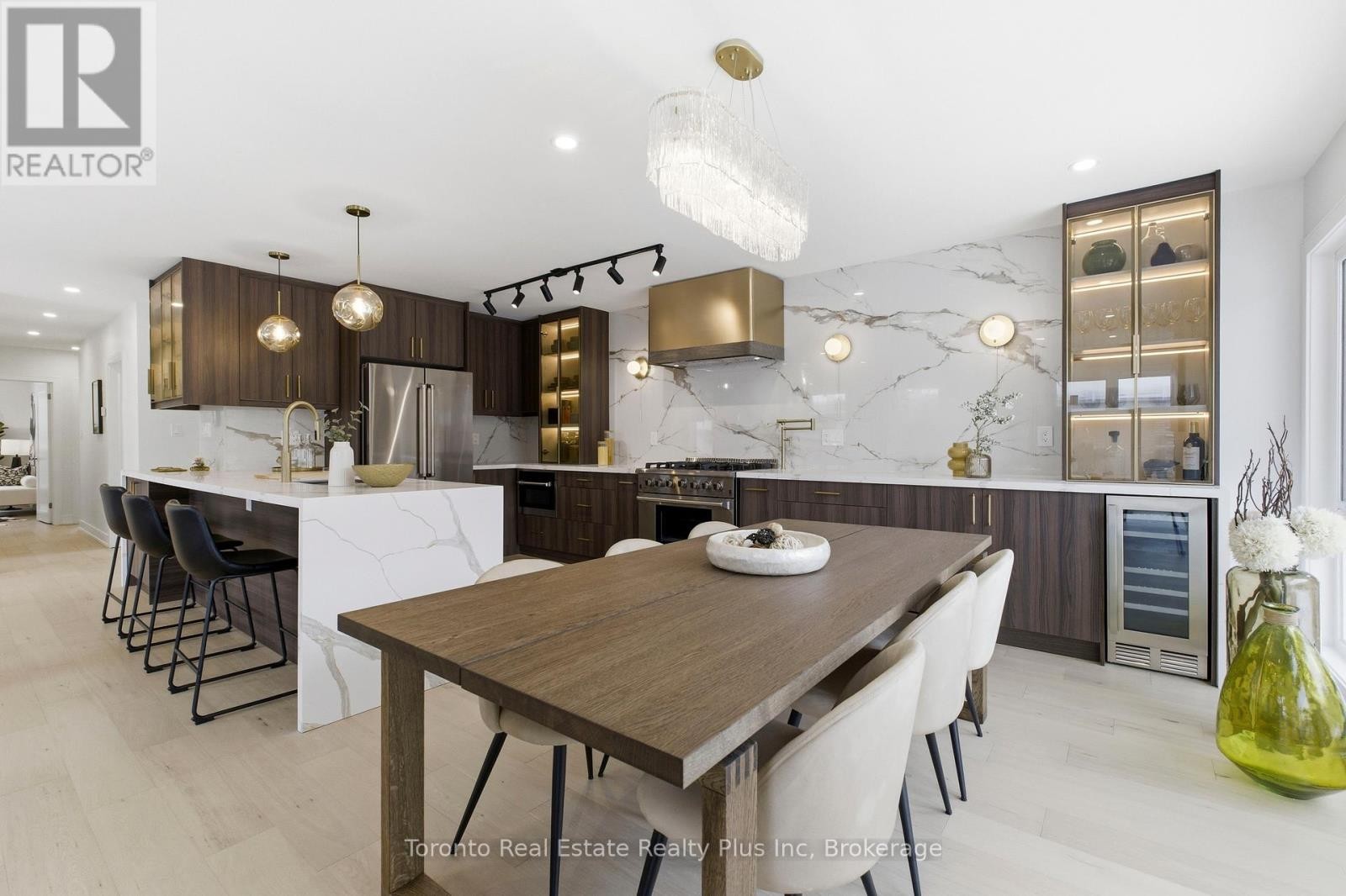 












3 BLITHFIELD AVENUE

,
Toronto (Bayview Village),




Ontario
M2K1X9

