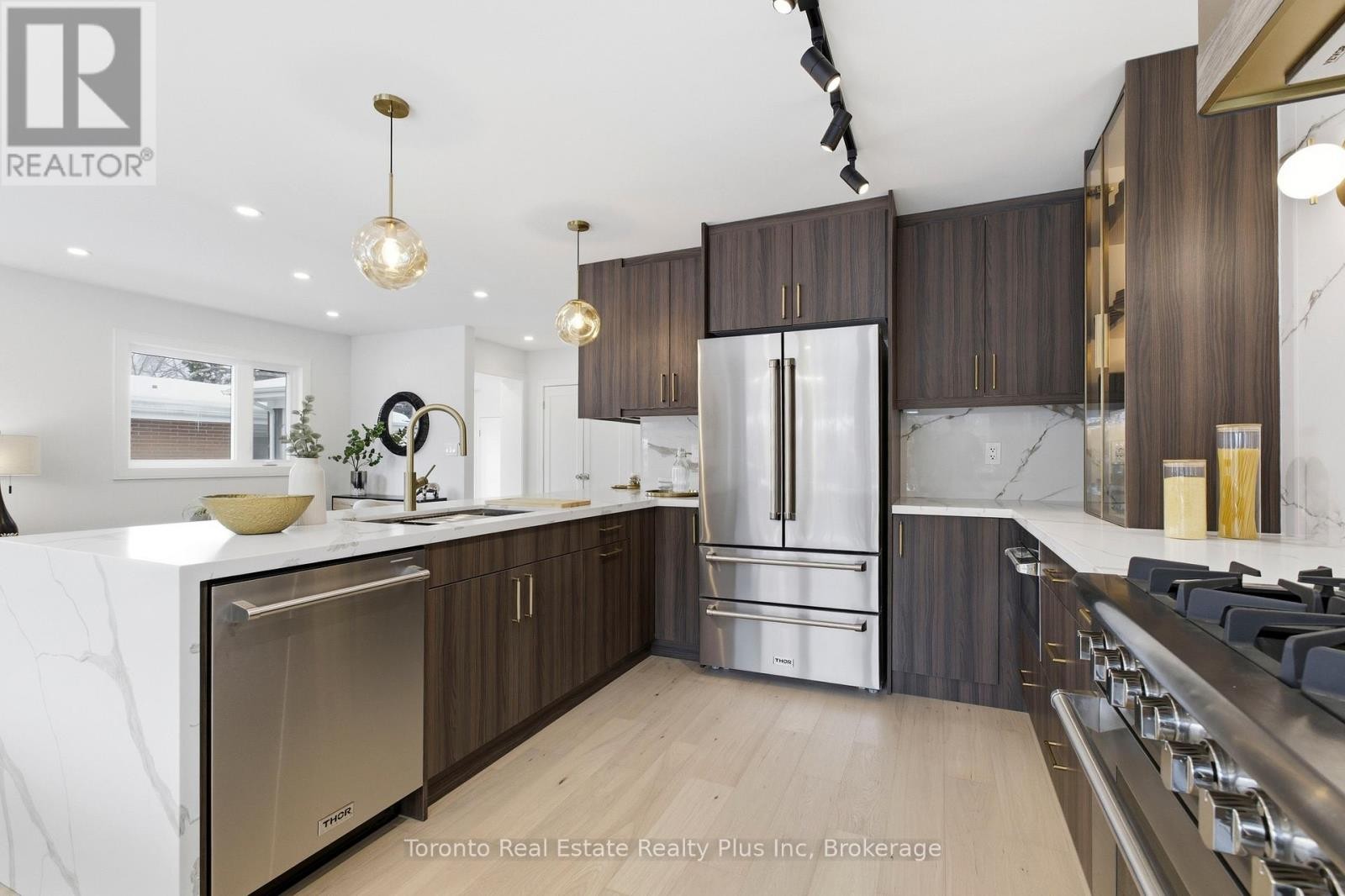 












3 BLITHFIELD AVENUE

,
Toronto (Bayview Village),




Ontario
M2K1X9

