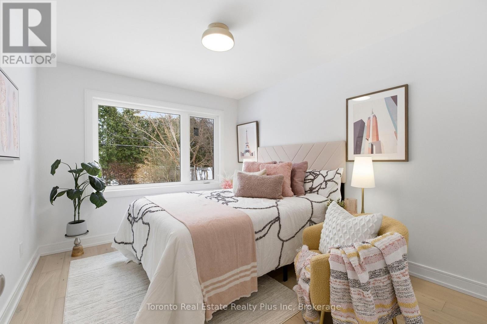 












3 BLITHFIELD AVENUE

,
Toronto (Bayview Village),




Ontario
M2K1X9

