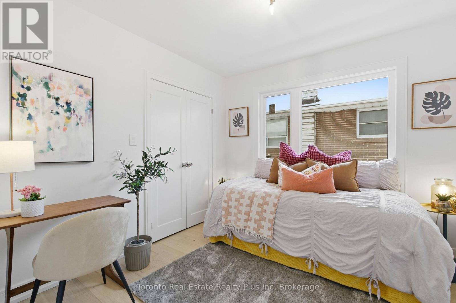 












3 BLITHFIELD AVENUE

,
Toronto (Bayview Village),




Ontario
M2K1X9

