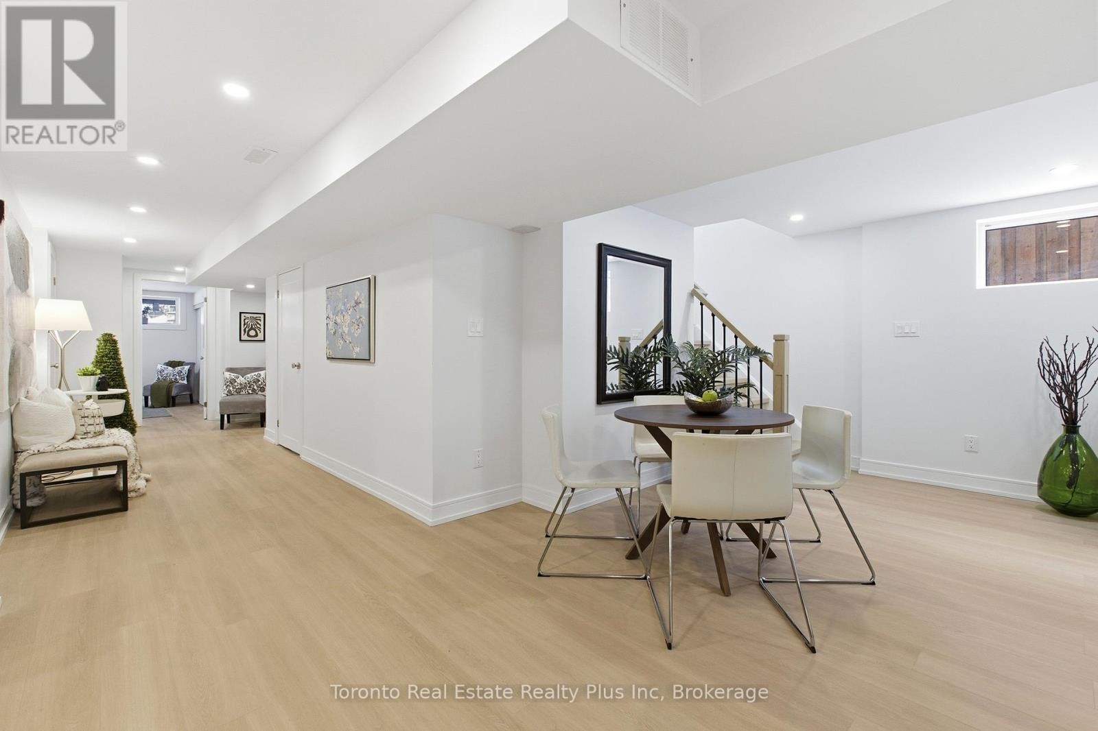 












3 BLITHFIELD AVENUE

,
Toronto (Bayview Village),




Ontario
M2K1X9

