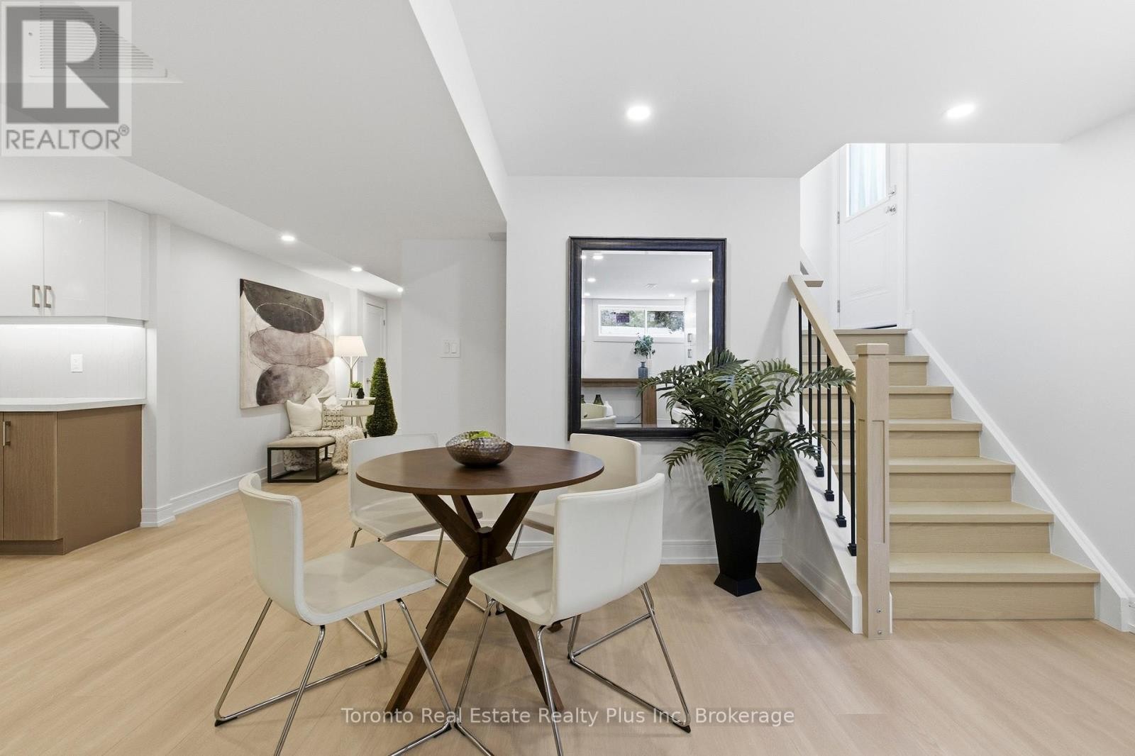 












3 BLITHFIELD AVENUE

,
Toronto (Bayview Village),




Ontario
M2K1X9

