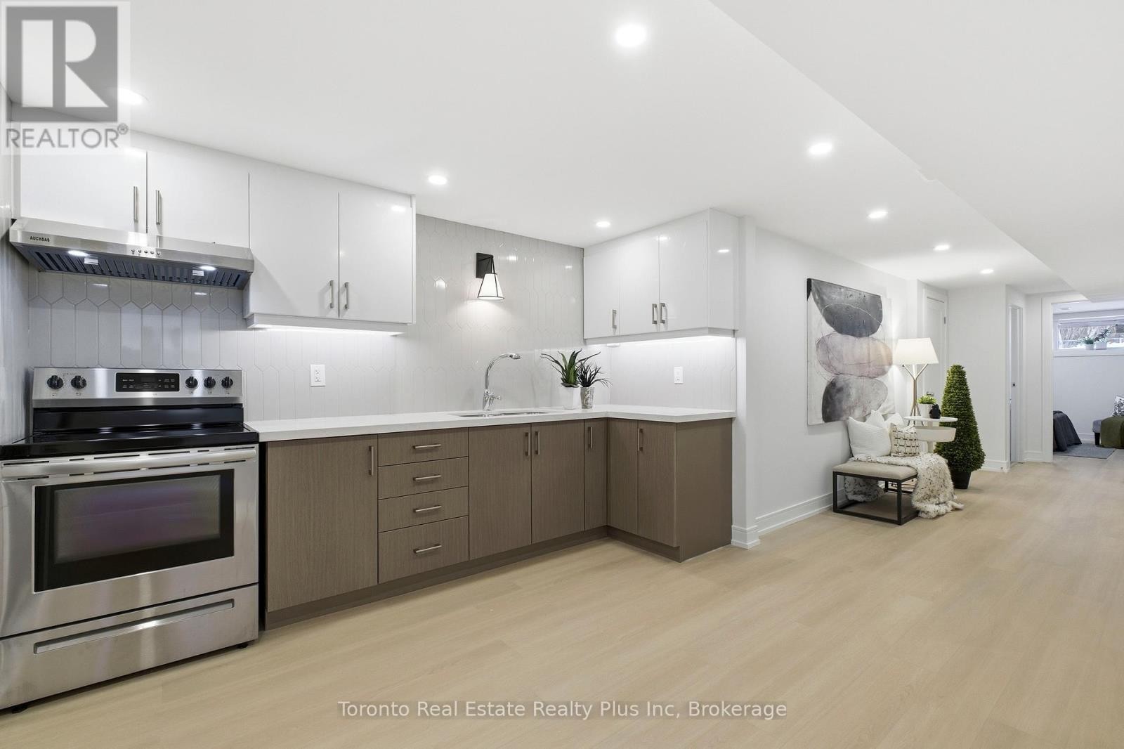 












3 BLITHFIELD AVENUE

,
Toronto (Bayview Village),




Ontario
M2K1X9

