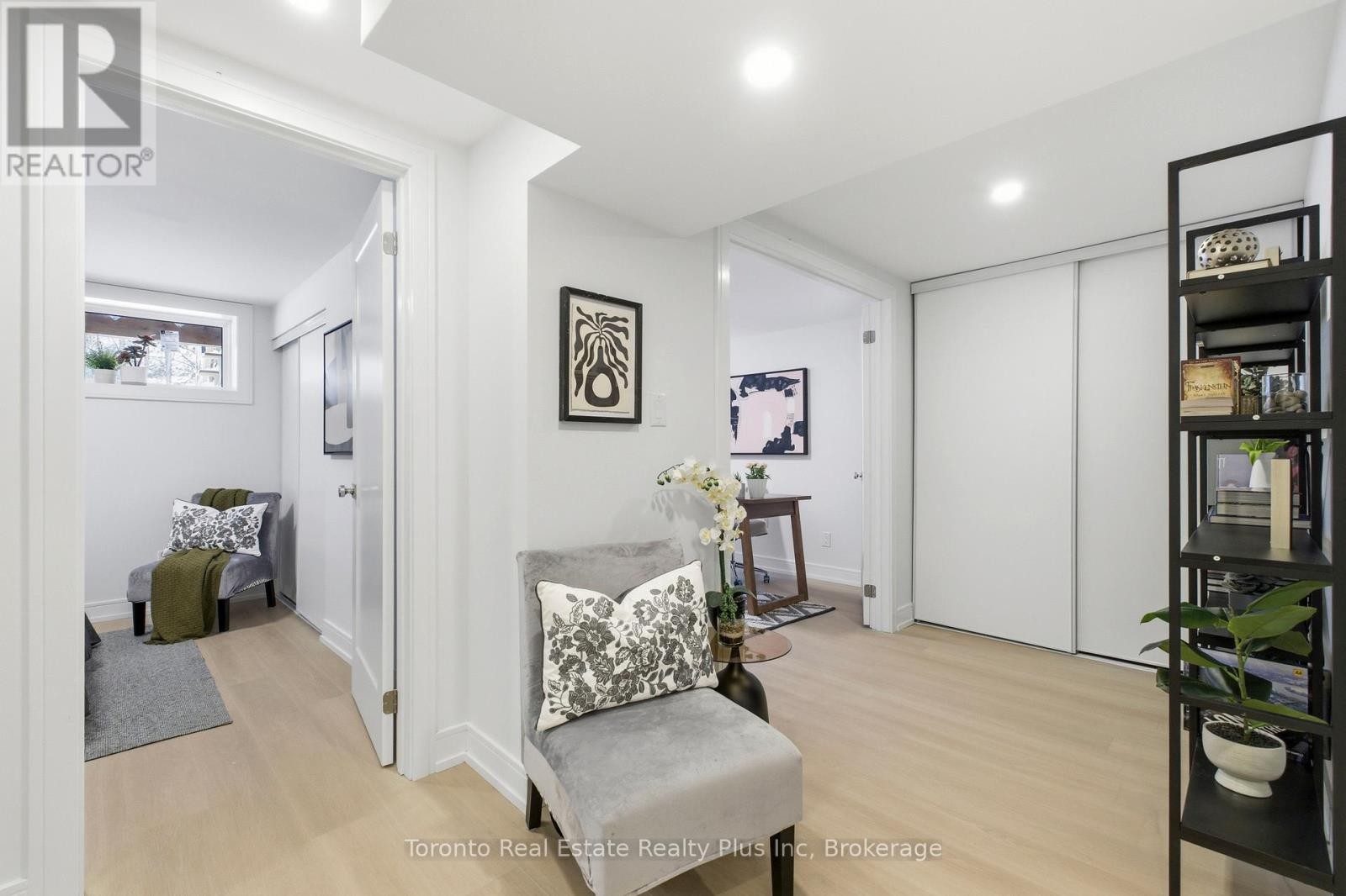 












3 BLITHFIELD AVENUE

,
Toronto (Bayview Village),




Ontario
M2K1X9

