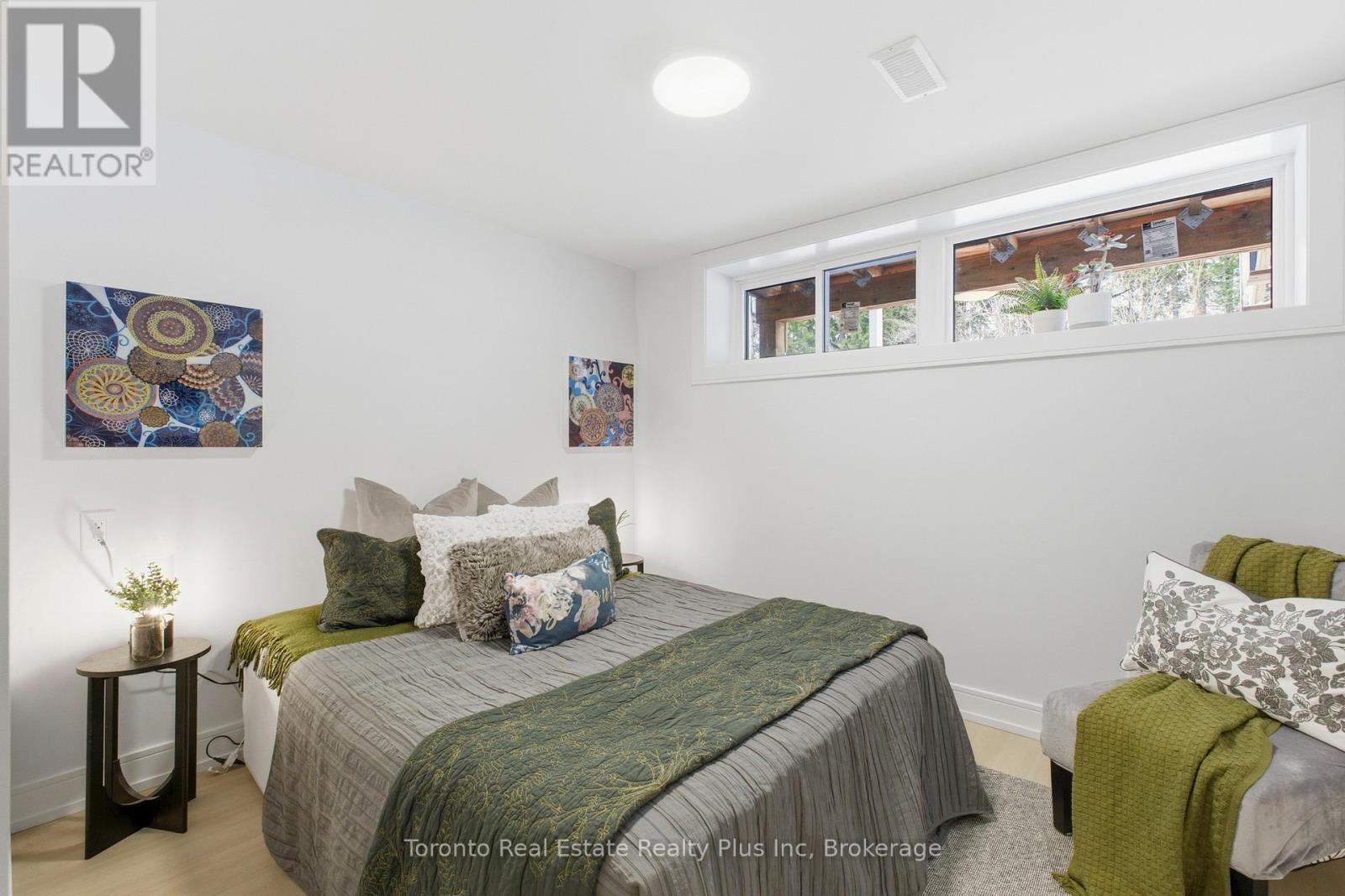 












3 BLITHFIELD AVENUE

,
Toronto (Bayview Village),




Ontario
M2K1X9

