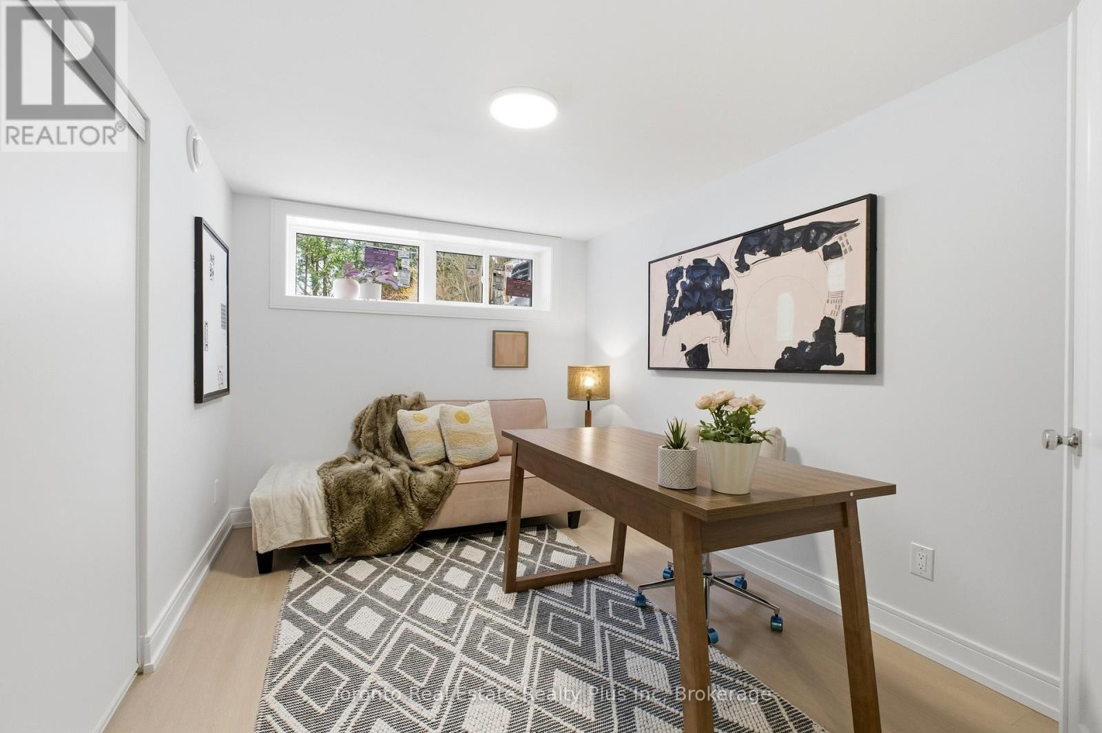 












3 BLITHFIELD AVENUE

,
Toronto (Bayview Village),




Ontario
M2K1X9

