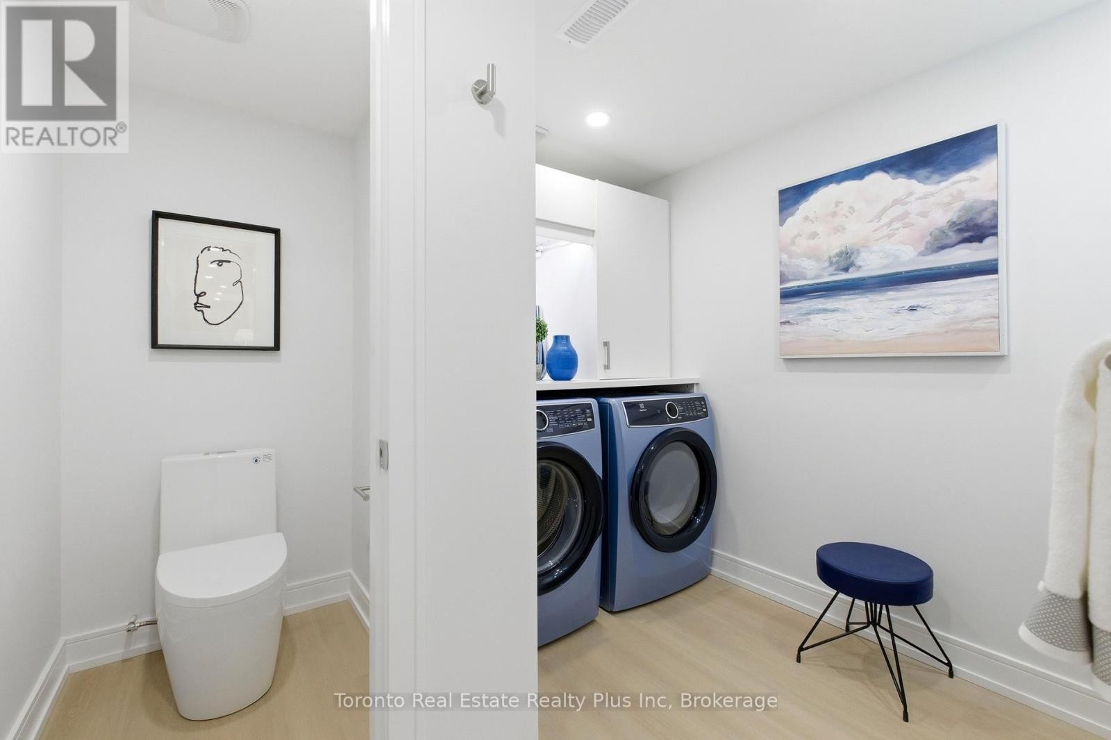 












3 BLITHFIELD AVENUE

,
Toronto (Bayview Village),




Ontario
M2K1X9

