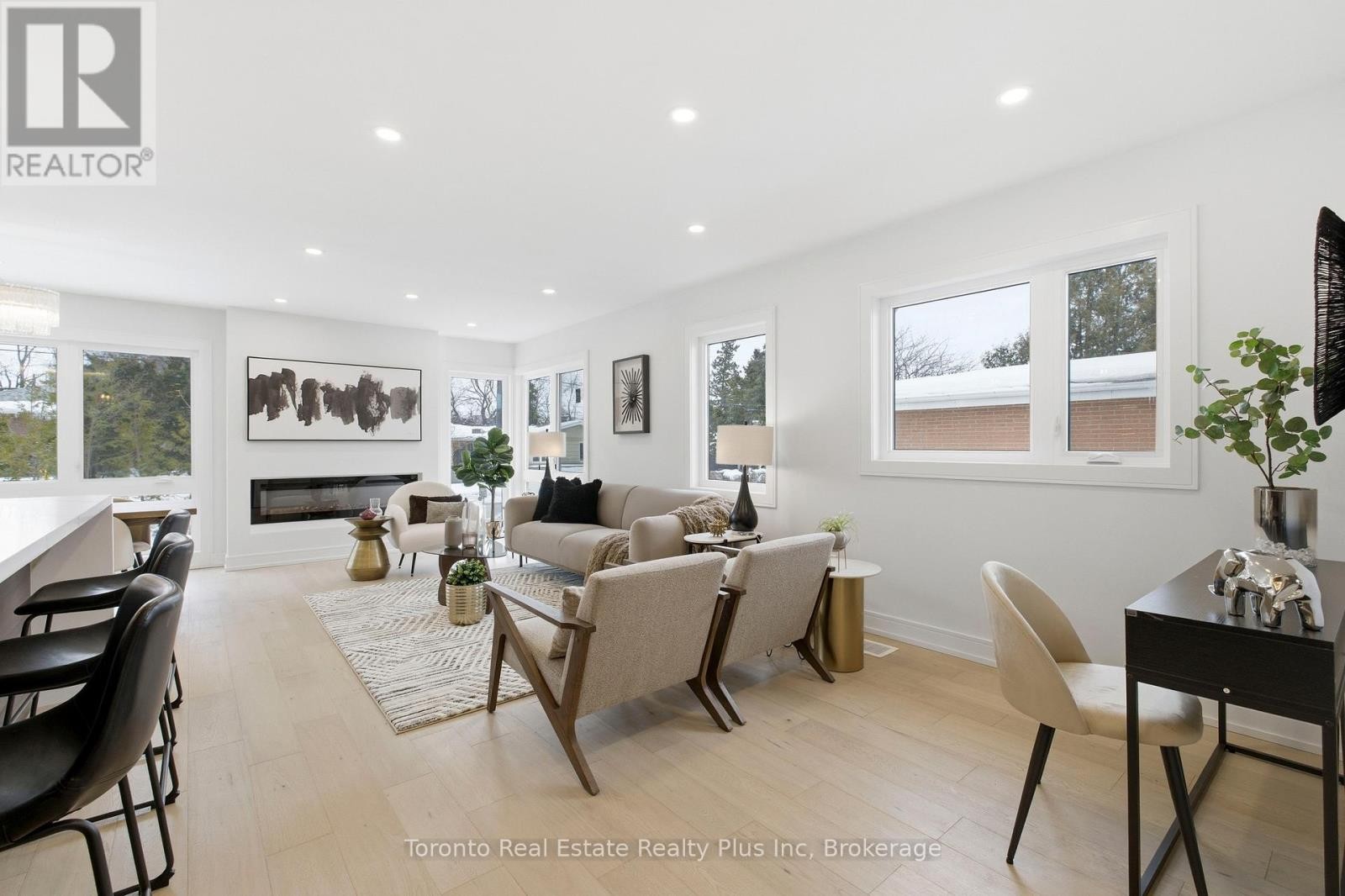 












3 BLITHFIELD AVENUE

,
Toronto (Bayview Village),




Ontario
M2K1X9

