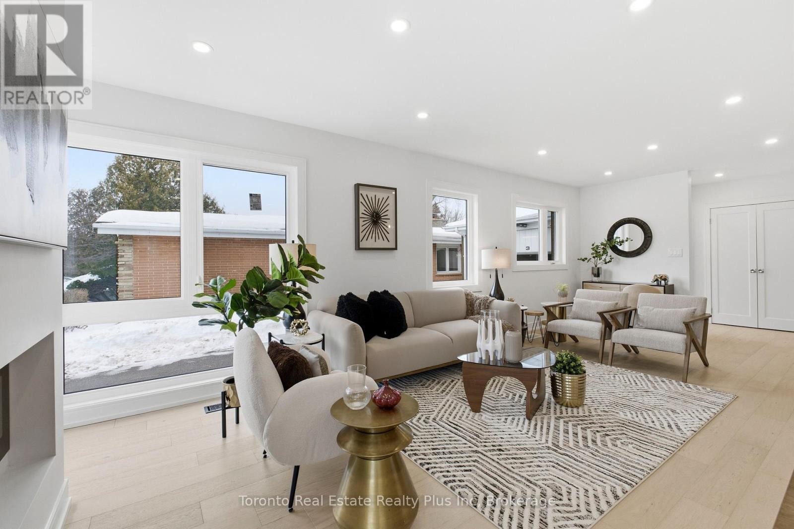 












3 BLITHFIELD AVENUE

,
Toronto (Bayview Village),




Ontario
M2K1X9

