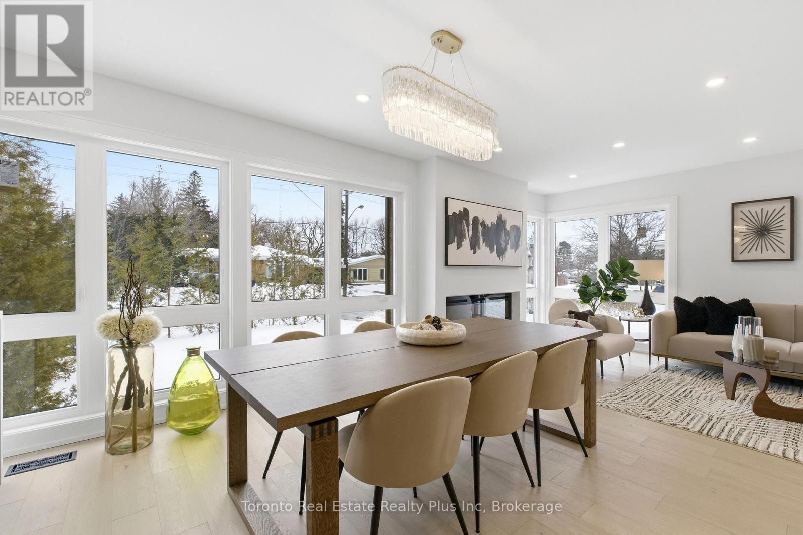 












3 BLITHFIELD AVENUE

,
Toronto (Bayview Village),




Ontario
M2K1X9

