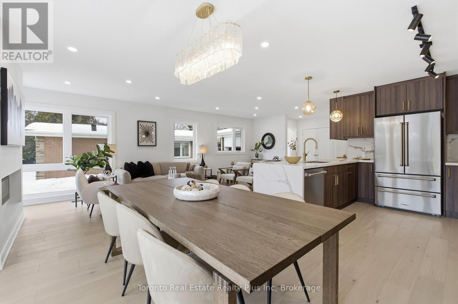 












3 BLITHFIELD AVENUE

,
Toronto (Bayview Village),




Ontario
M2K1X9

