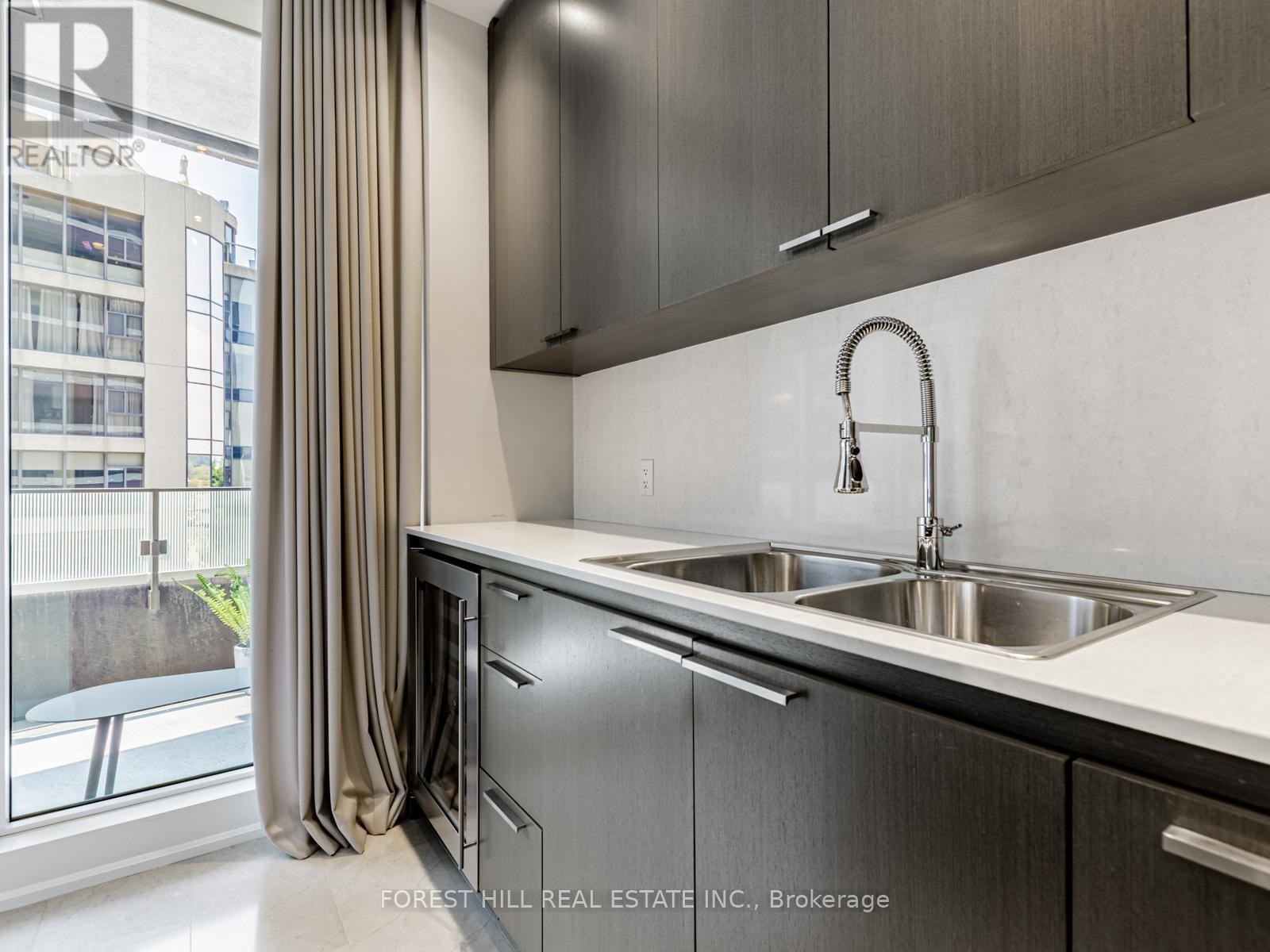 












602 - 88 DAVENPORT ROAD

,
Toronto (Annex),




Ontario
M5R0A5

