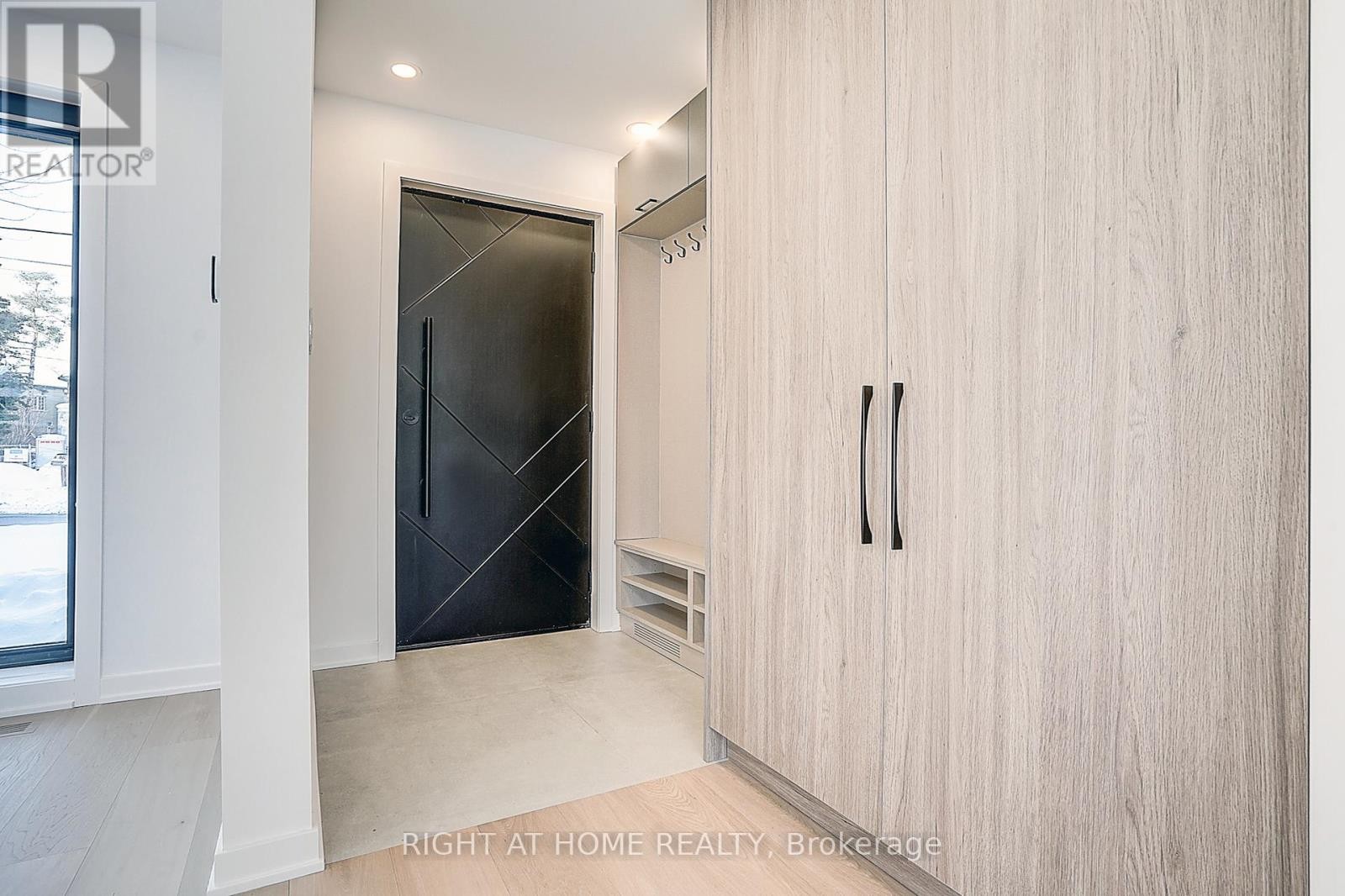 












215 CHURCHILL AVENUE

,
Toronto (Willowdale West),




Ontario
M2R1E2

