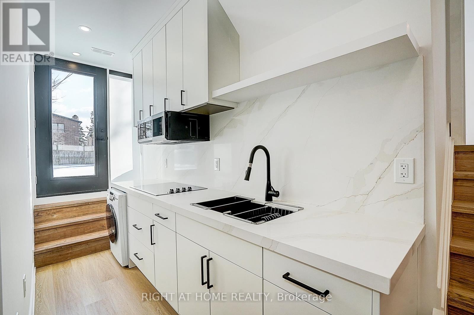 












215 CHURCHILL AVENUE

,
Toronto (Willowdale West),




Ontario
M2R1E2

