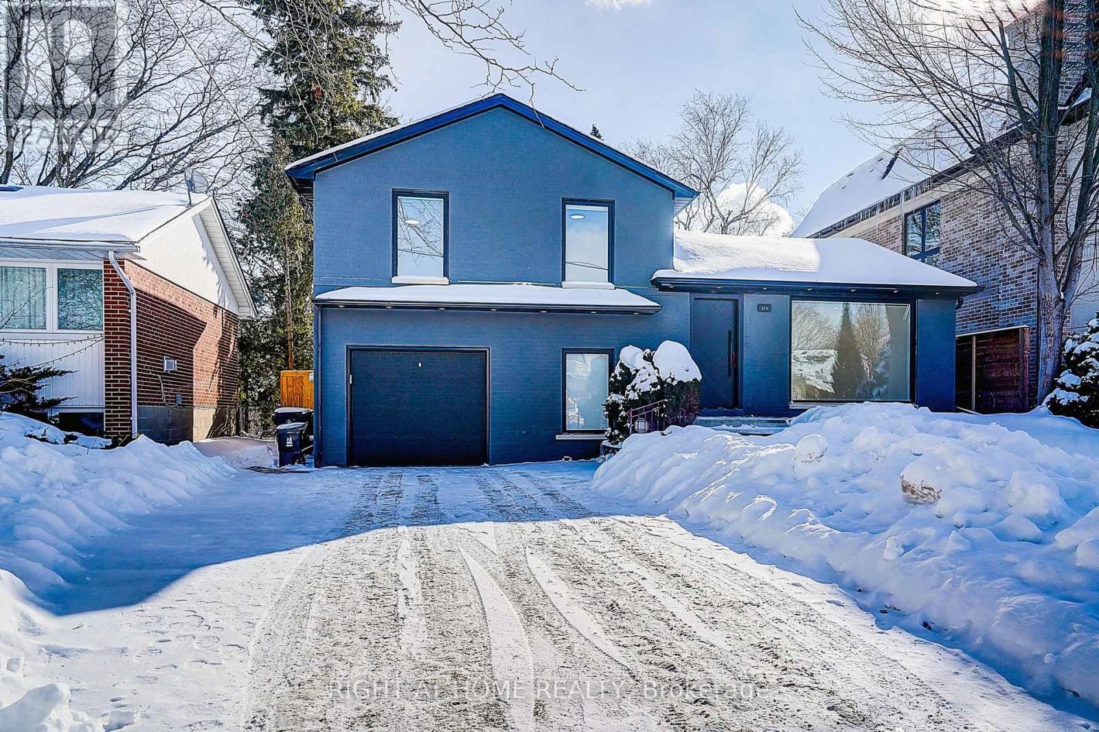 












215 CHURCHILL AVENUE

,
Toronto (Willowdale West),




Ontario
M2R1E2

